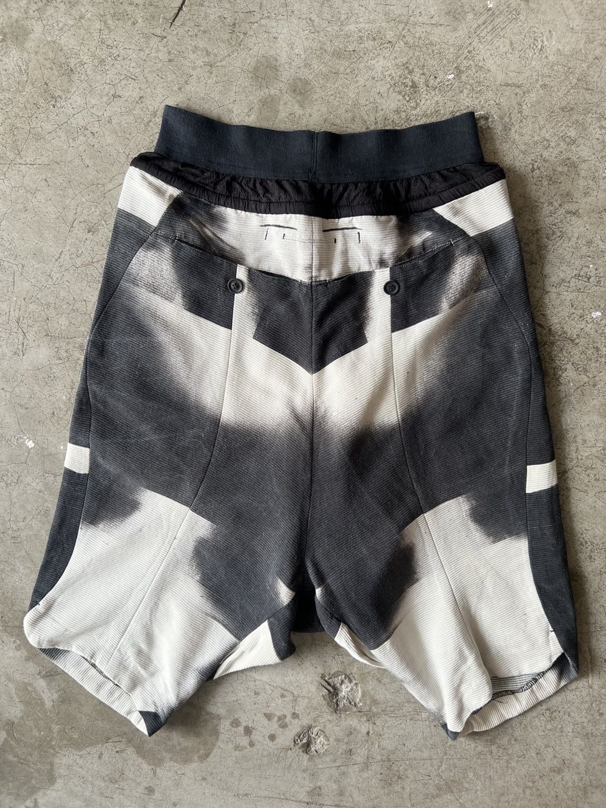 Julius Julius 7 - S/S14 “Ghost” - Geometric Drop Crotch Short Size US 30 / EU 46 - 7 Thumbnail