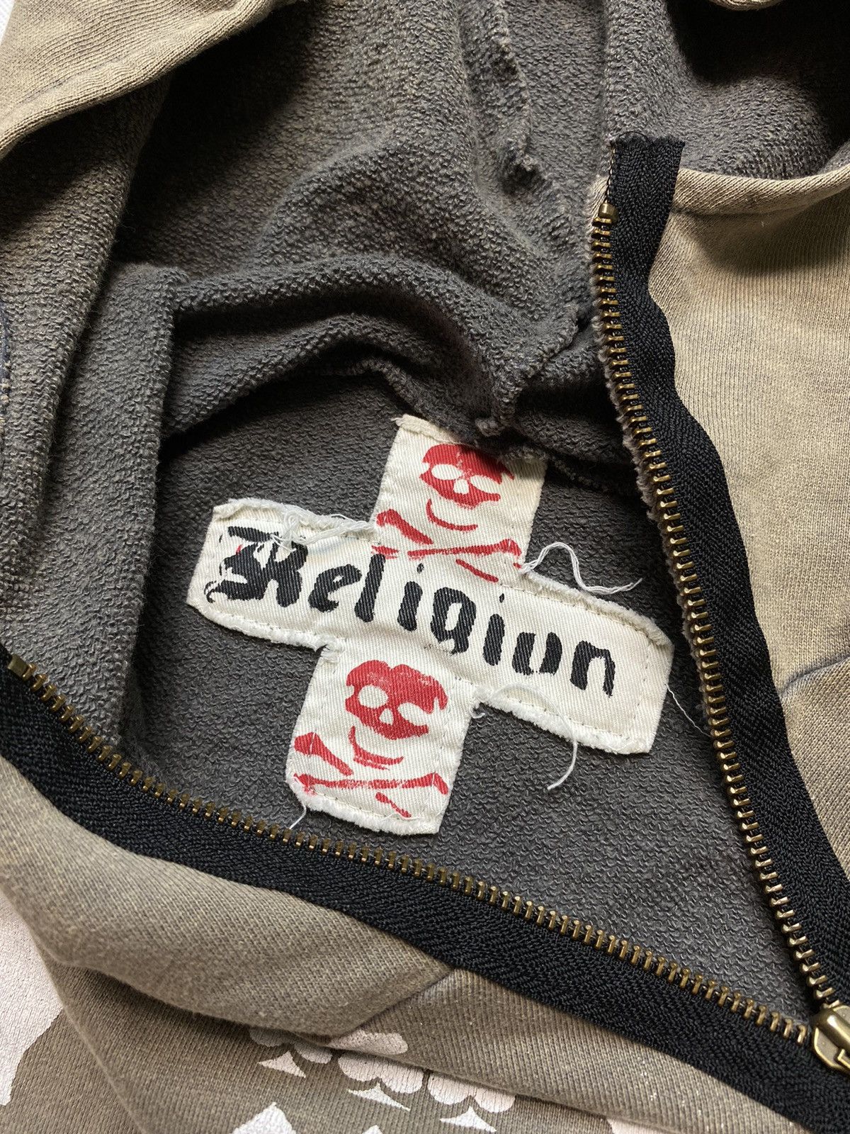 Vintage Vintage y2k 90s religion hoodie zip beige skater streetwear Size US S / EU 44-46 / 1 - 8 Thumbnail