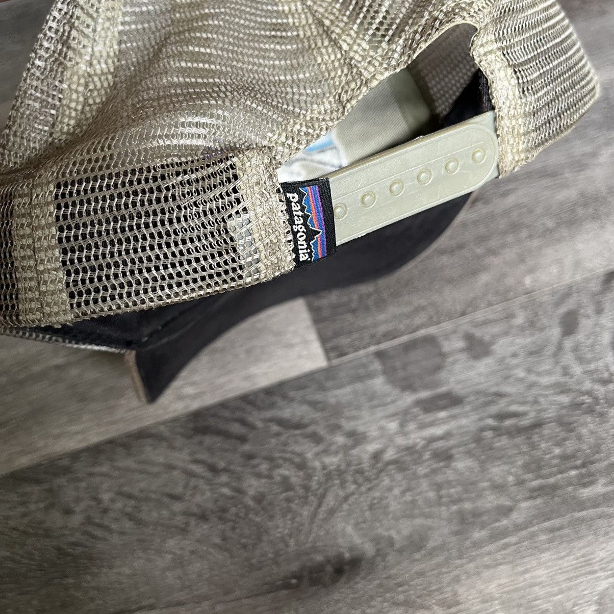 Patagonia Vintage Patagonia Fitz Roy Trout Fish Tan Beige Trucker Hat Size ONE SIZE - 6 Thumbnail