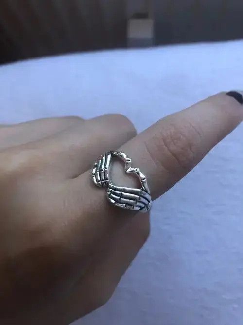 Jewelry Skull Hand With Heart-Shaped Ring Size ONE SIZE - 2 Thumbnail