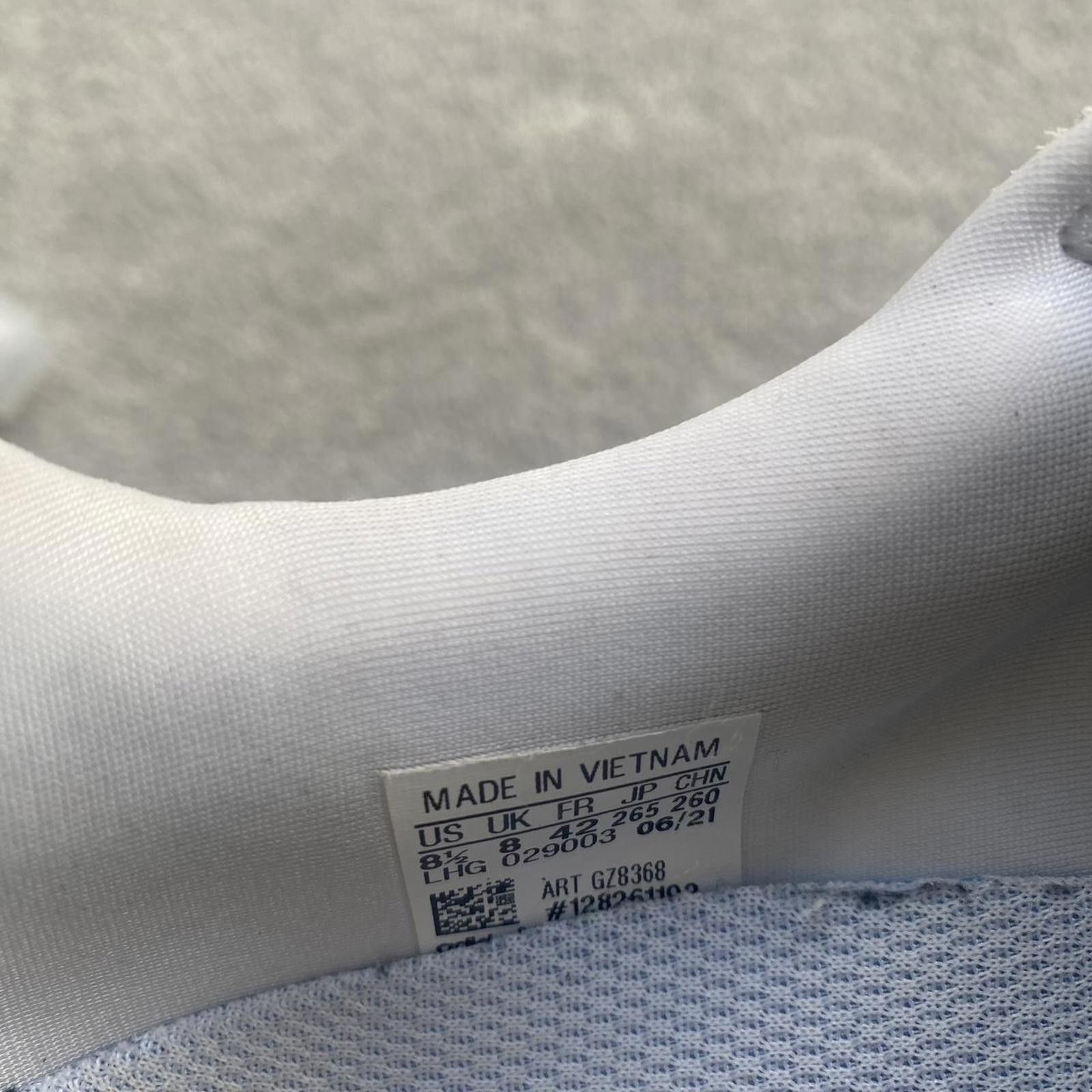 Other Adidas Tyshawn Low. Size US 9 / EU 42 - 8 Thumbnail
