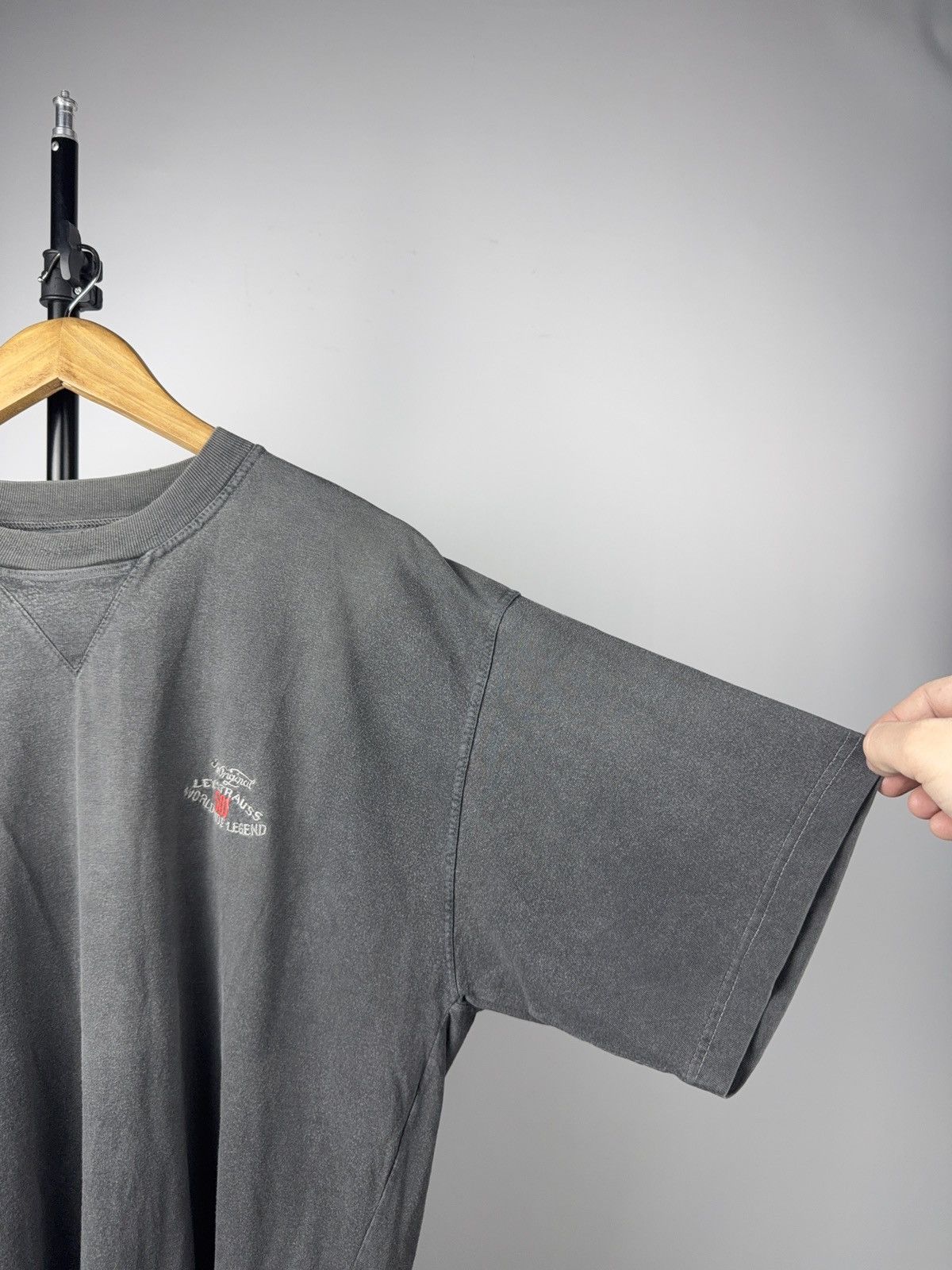 Levi's Vintage Clothing 00s Levi’s 501 Worldwide Legend Washed Grey Vintage Tee XL Size US XL / EU 56 / 4 - 4 Thumbnail