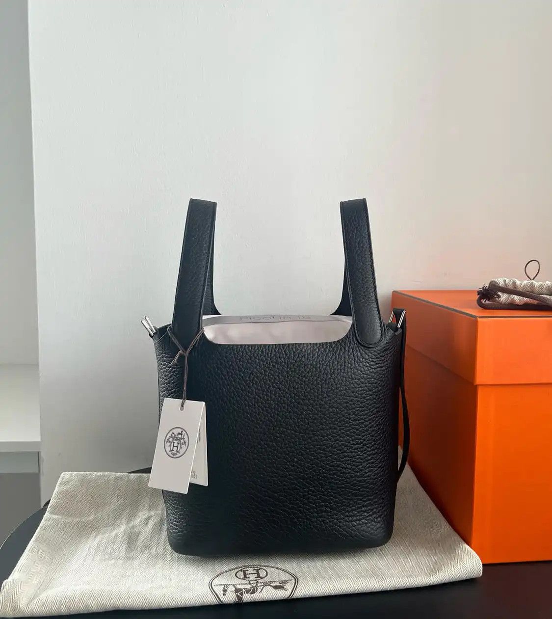 Hermes Hermes Picotin Lock 18 black cowhide leather picotin handbag gold hardware W Size ONE SIZE - 1 Thumbnail