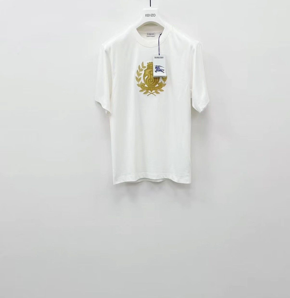 Burberry BURBERRY 100% Cotton Embroidered Short Sleeve T-shirt J30 Size US S / EU 44-46 / 1 - 1 Thumbnail
