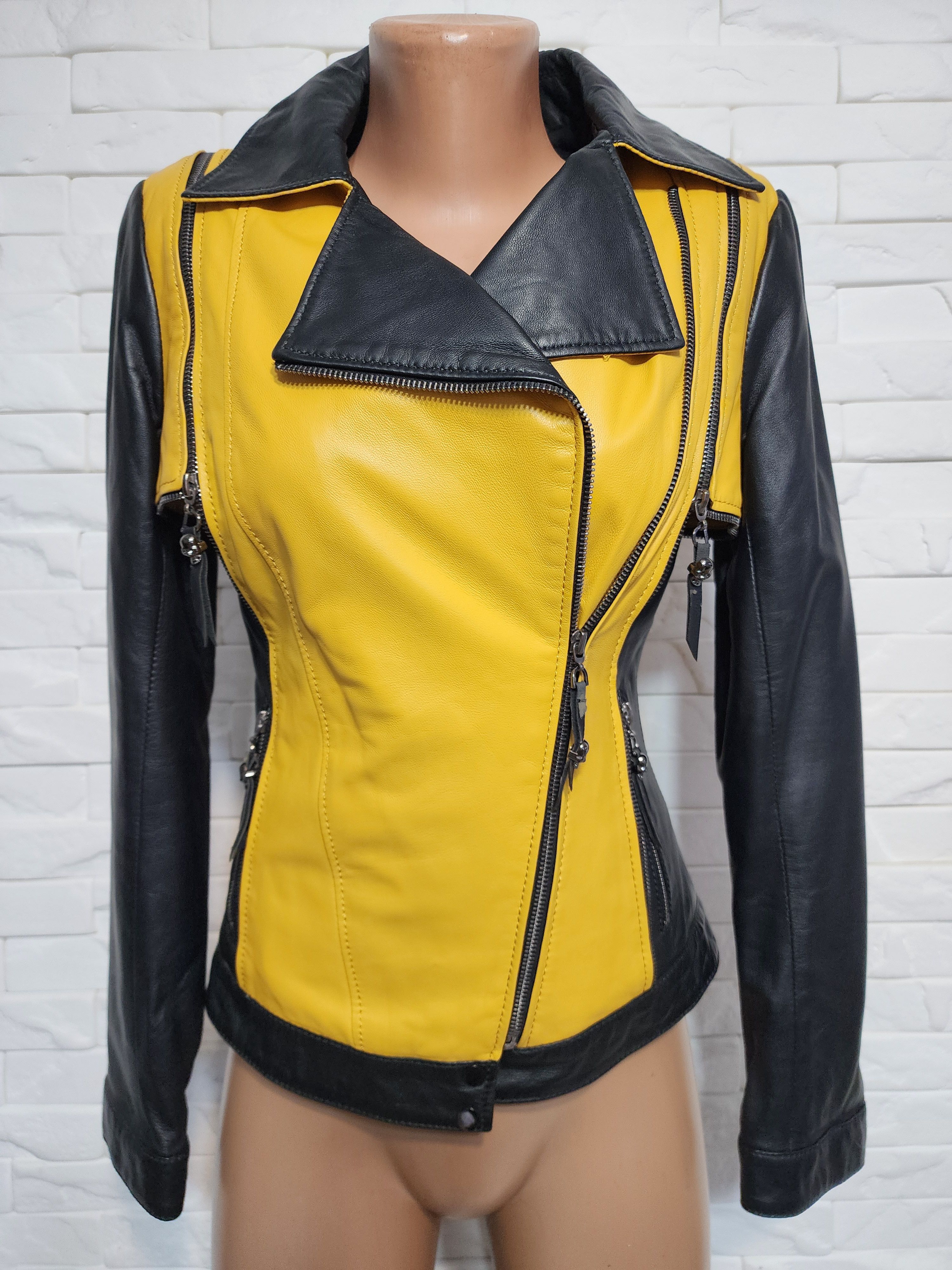 Uniqlo Yellow and Black Leather Jacket: Women's Sport Coat Size S / US 4 / IT 40 - 1 Thumbnail