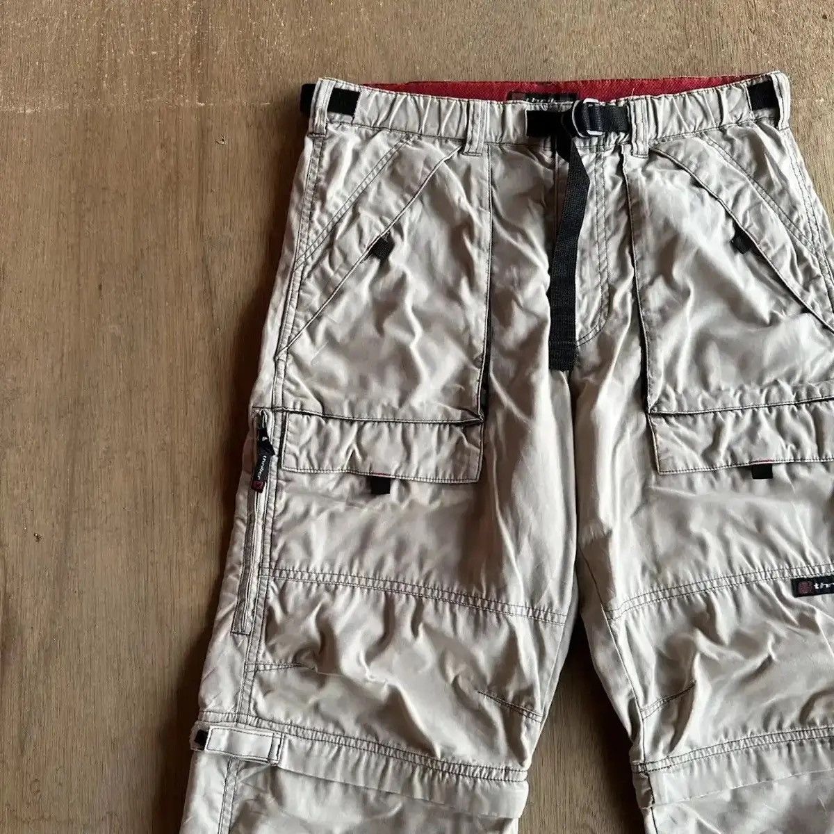 JNCO STEALS🔥THRILLER CARGO BAGGY MULTIPOCKET PARACHUTE ( 2 in 1) Size US 33 - 5 Thumbnail