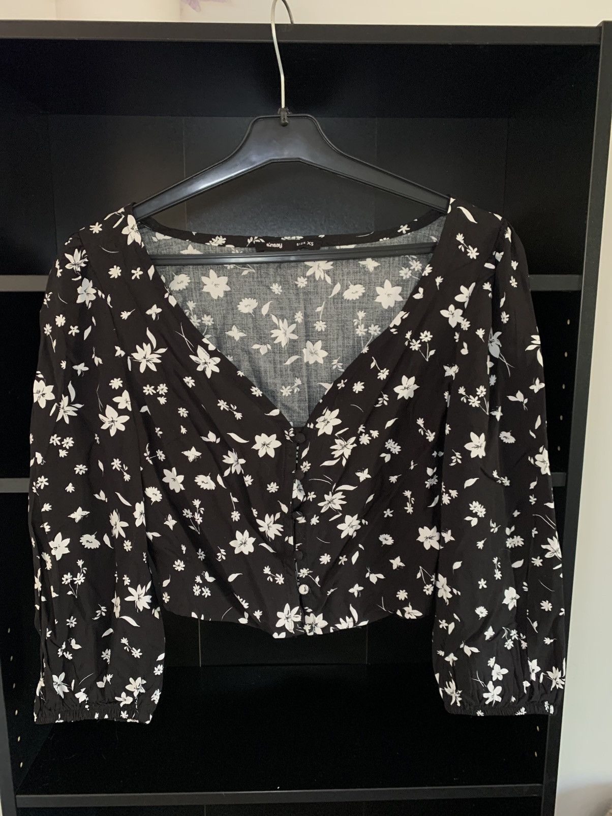 Other Black floral crop top XS with buttons – feminine and stylish Size XS / US 0-2 / IT 36-38 - 2 Thumbnail