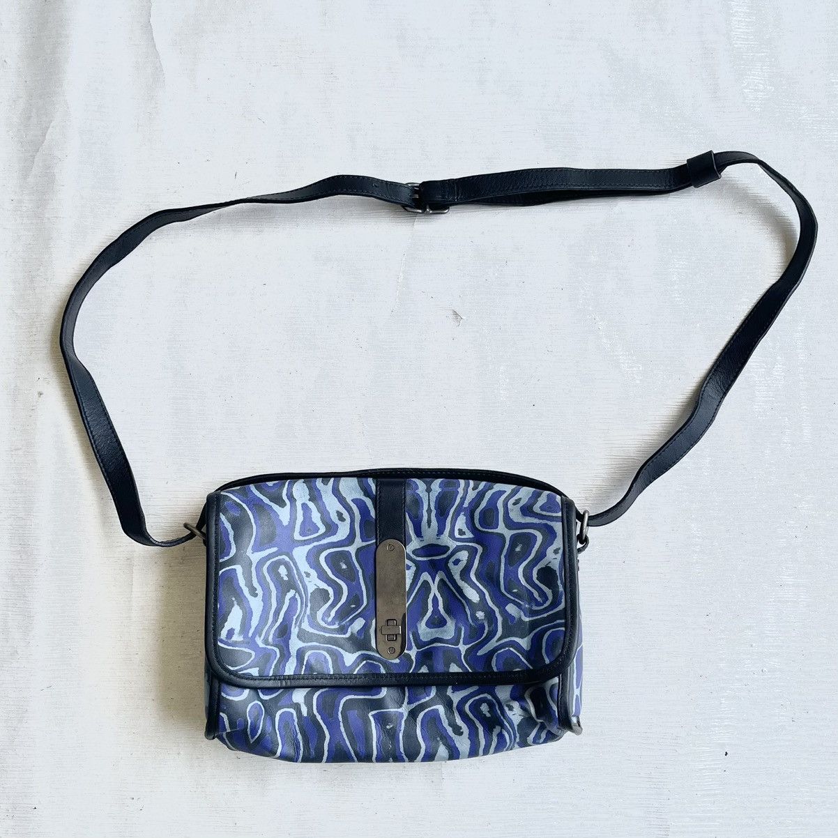 Diesel × Diesel Black Gold 🔥 RARE DIESEL BLACK GOLD REVERSIBLE LEATHER CROSSBODY Size ONE SIZE - 20 Thumbnail