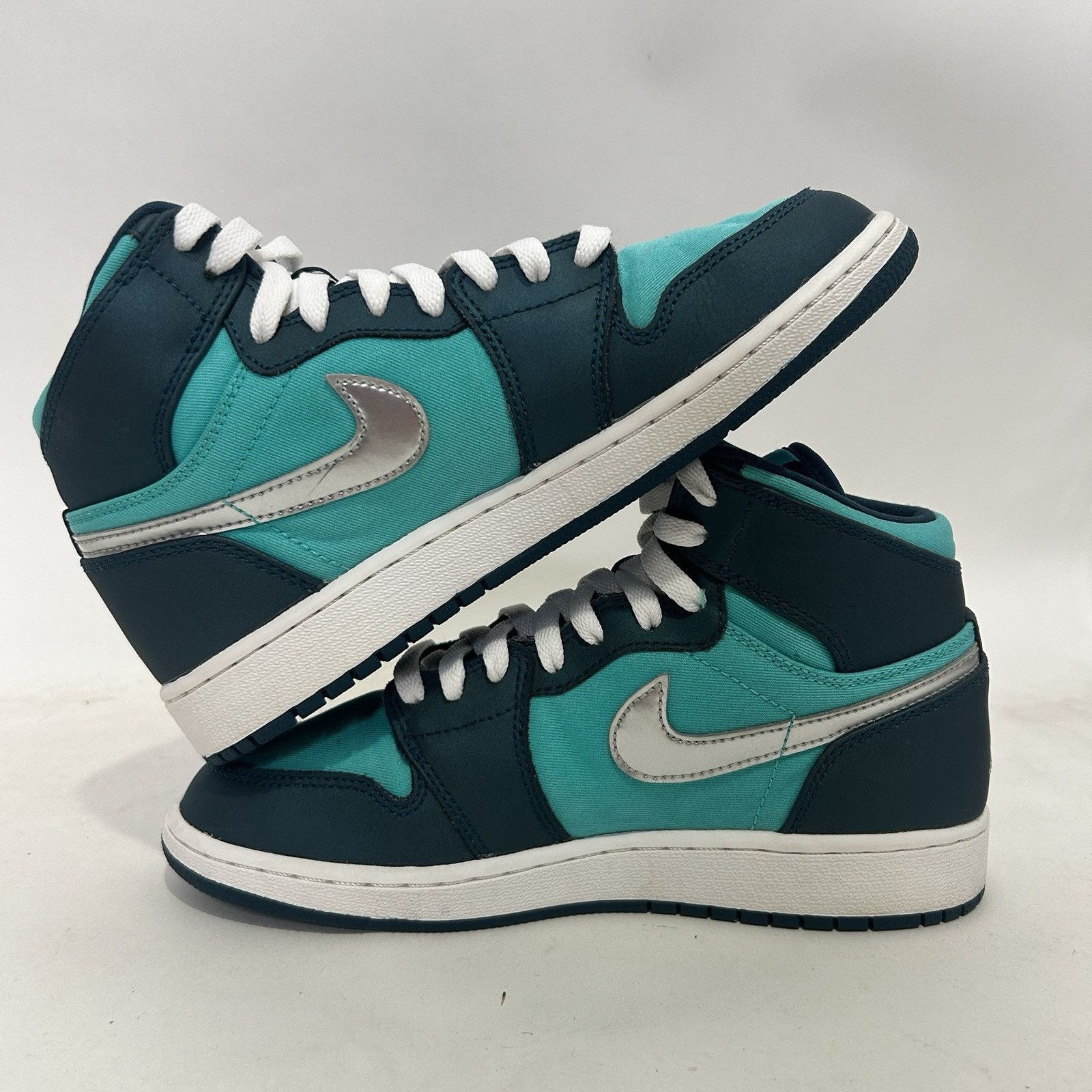 Nike Nike Air Jordan 1 Retro High GG “Hyper Jade” Size US 7.5 / IT 37.5 - 3 Thumbnail