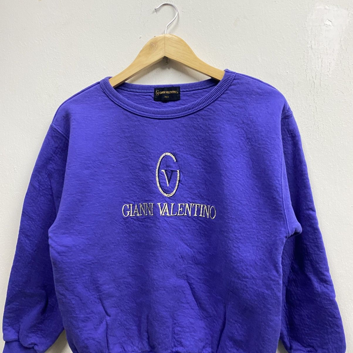Gianni Valentino VTG Gianni Valentino purple crewneck sweatshirt embroid logo Size US XS / EU 42 / 0 - 3 Thumbnail