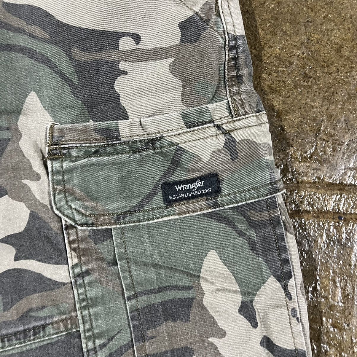 Vintage × Wrangler Crazy Vintage Y2K Baggy Camo Cargo Shorts JNCO Skater Style Size US 36 / EU 52 - 6 Thumbnail