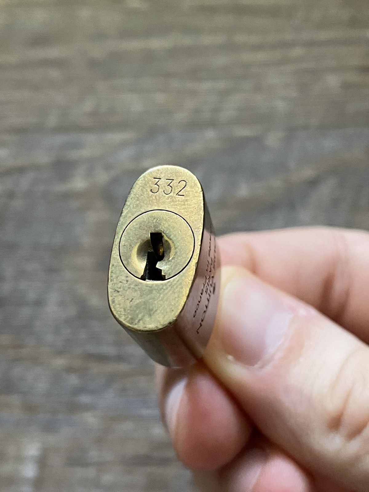 Louis Vuitton Louis Vuitton Lock 332 Size ONE SIZE - 3 Thumbnail