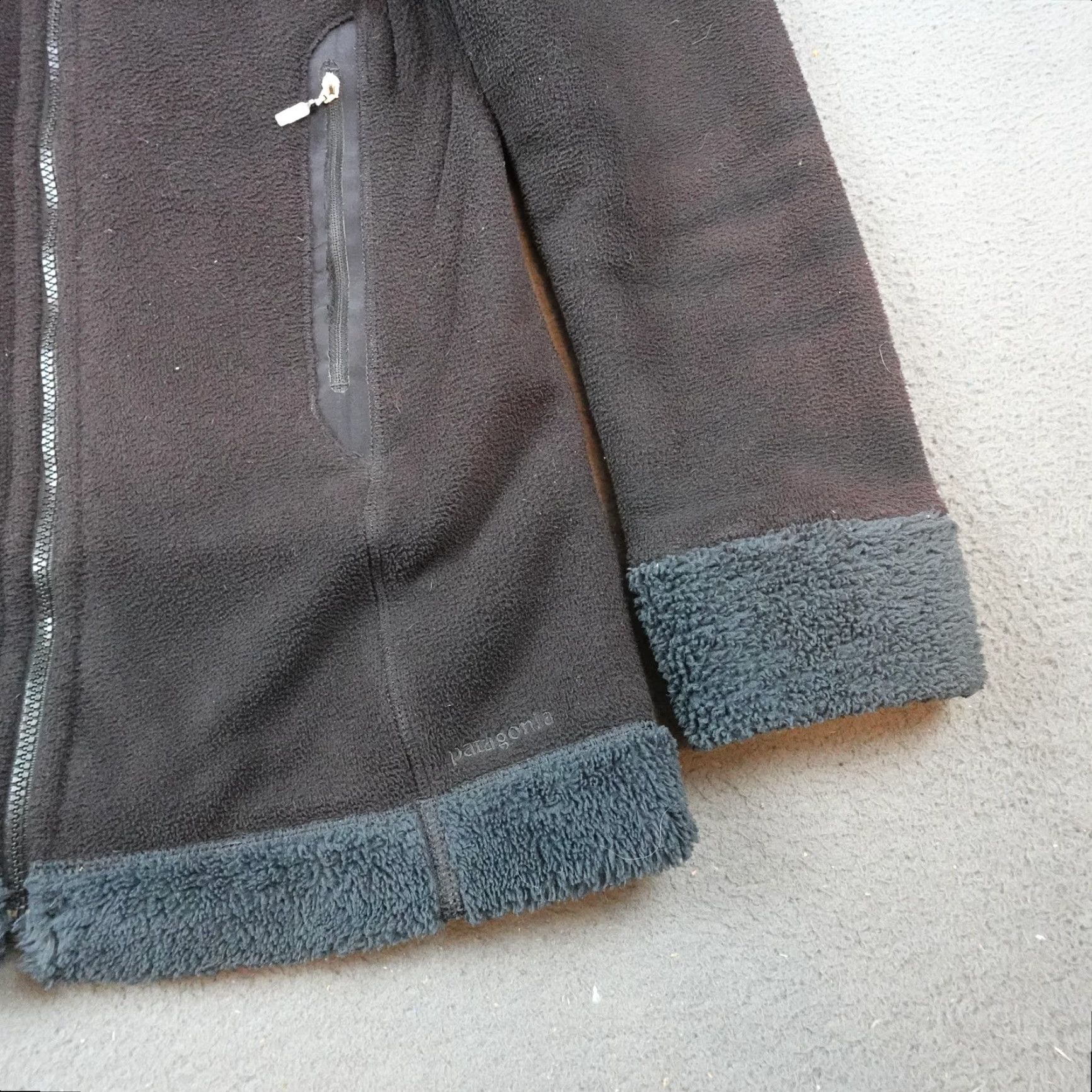 Patagonia Patagonia Fleece Jacket Womens Small Black Long Full Zip Coat Warm Winter Cozy Size S / US 4 / IT 40 - 2 Thumbnail