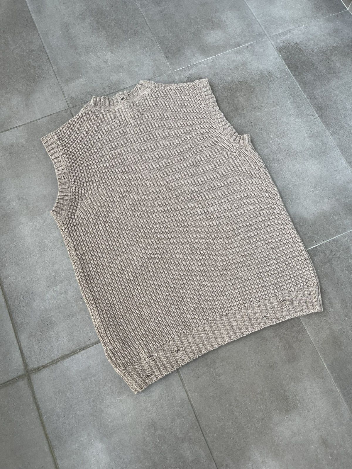 Han Kjobenhavn !DS! SS23 Han Kjobenhavn Distressed Knit Beige Vest Size US M / EU 48-50 / 2 - 14 Thumbnail