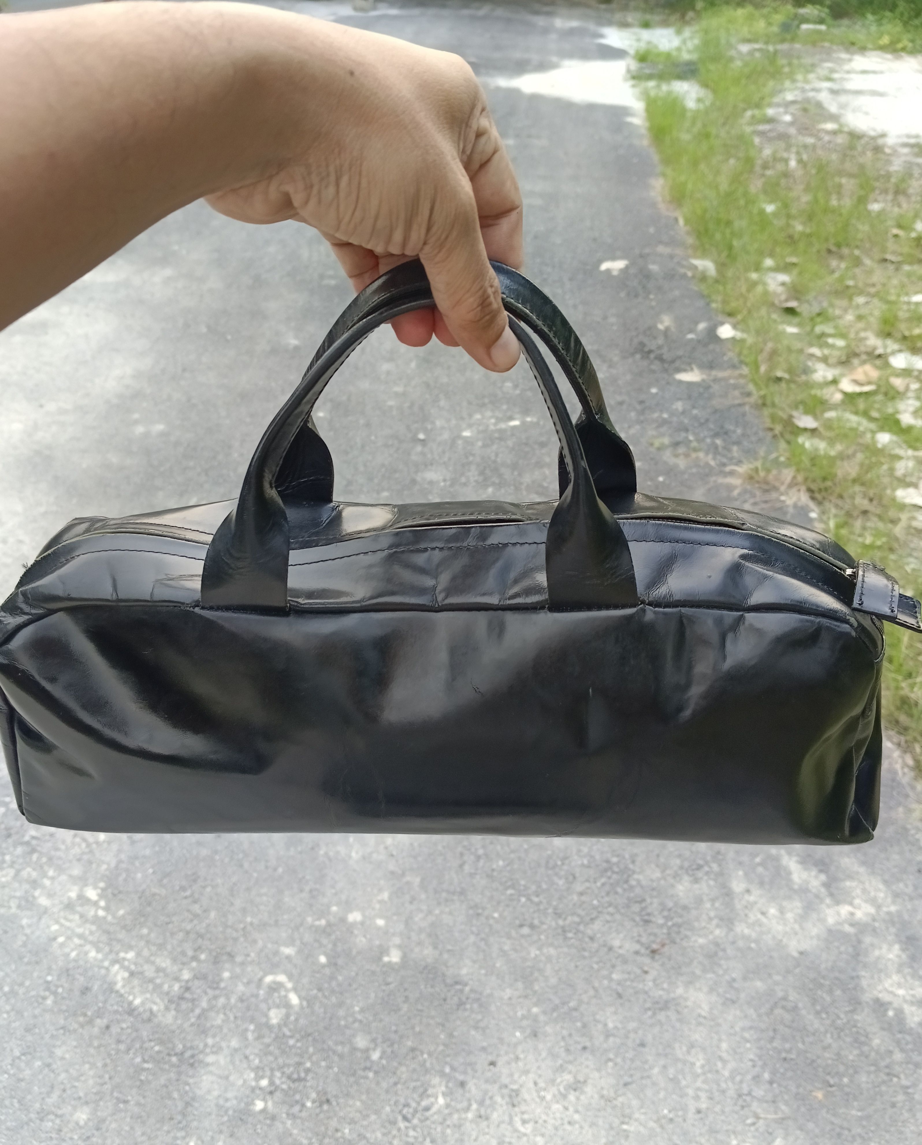 Issey Miyake × Leather ISSEY MIYAKI TSUMORI DUFFLE/GYM LEATHER BAG Size ONE SIZE - 2 Thumbnail