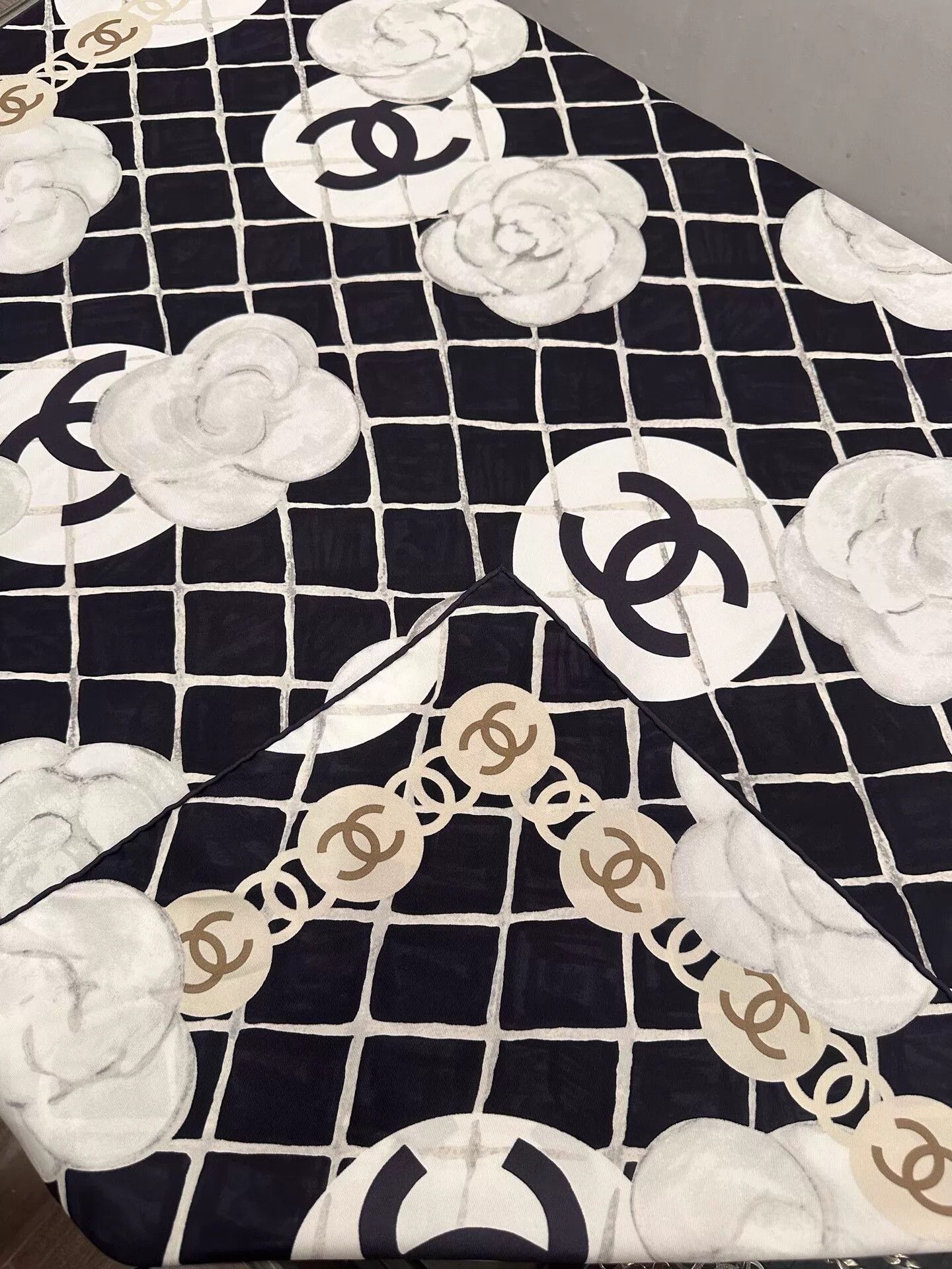 Chanel Chanel all-over camellia & CC silk scarf black white Size ONE SIZE - 5 Thumbnail
