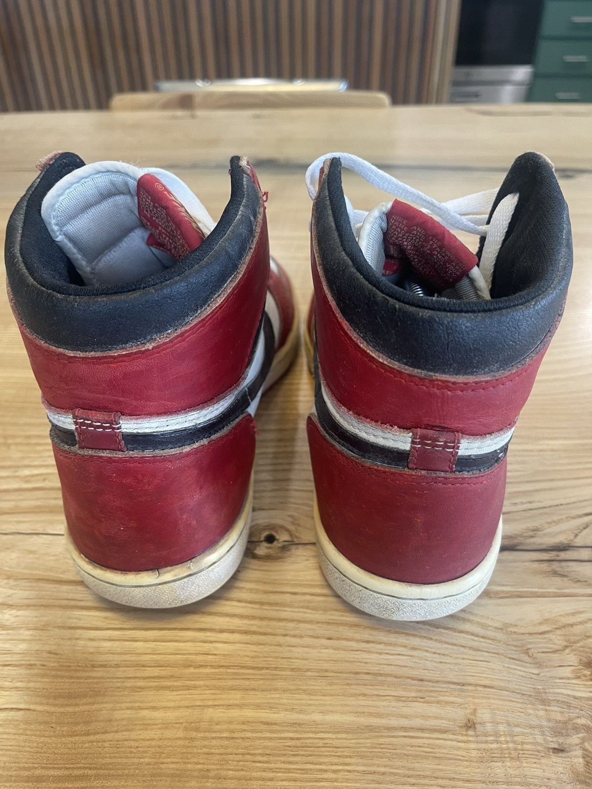 Jordan Brand Jordan 1 chicago 1985 Size US 10.5 / EU 43-44 - 4 Thumbnail