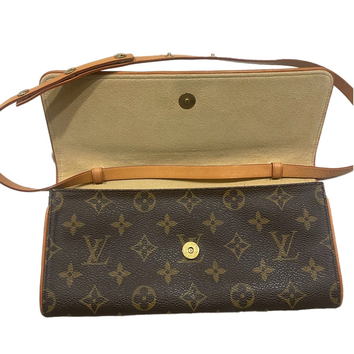 Louis Vuitton Louis Vuitton Size ONE SIZE - 4 Thumbnail