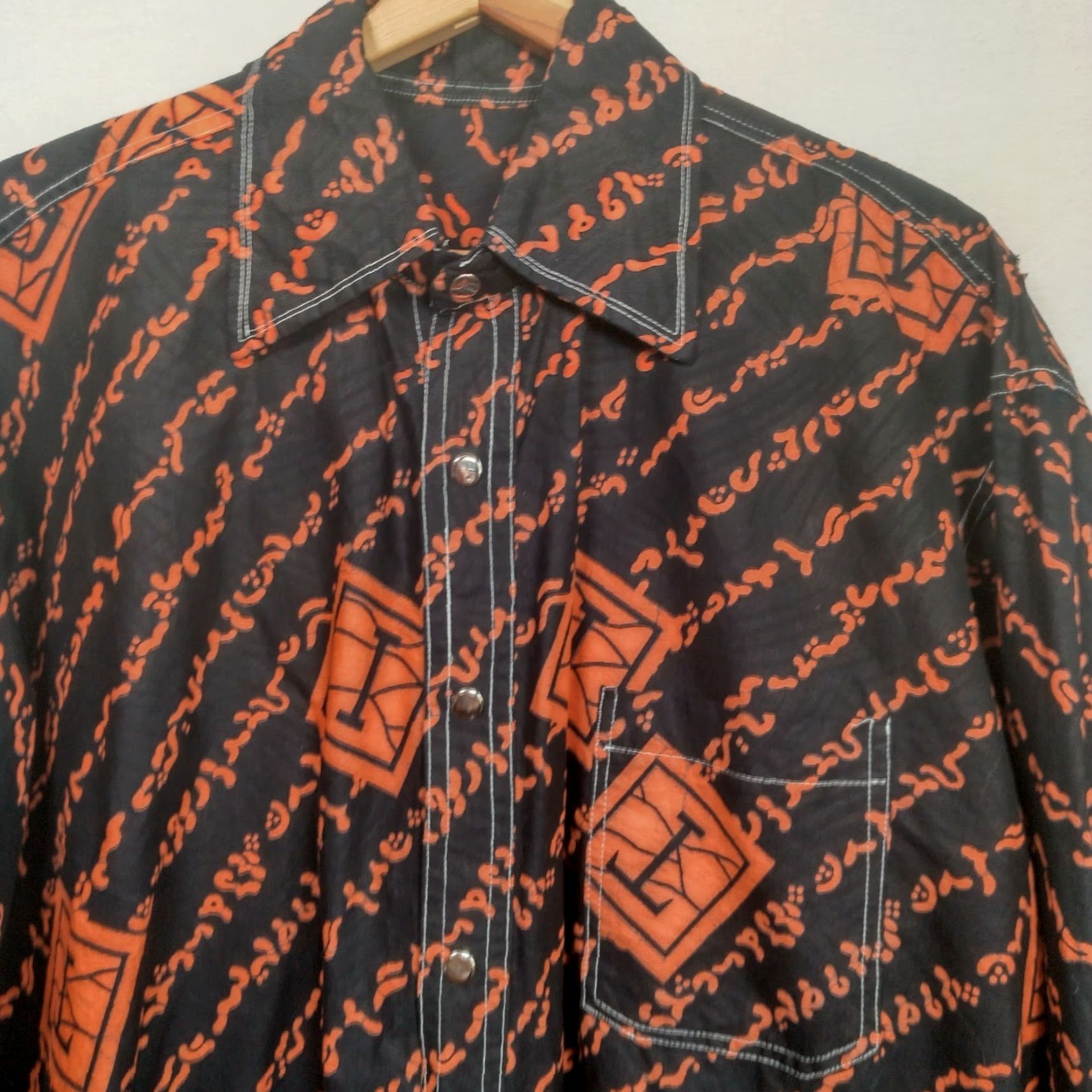 MadeMe Homemade African Tribal Print Shirt Men XL Black Orange Long Sleeve Snap Collar Shirts Button-Up Size US XL / EU 56 / 4 - 2 Thumbnail