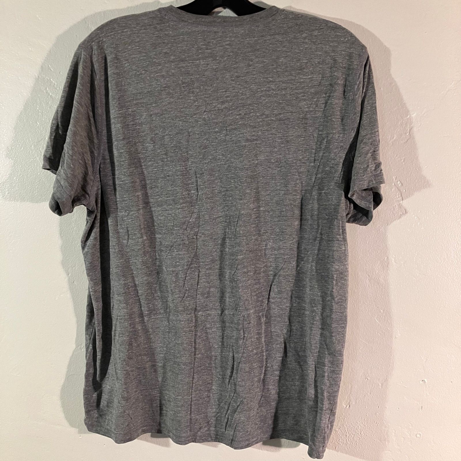 Old Navy Old Navy Gray Heathered Basecamp Crewneck Pocket T-shirt Size US XL / EU 56 / 4 - 2 Thumbnail