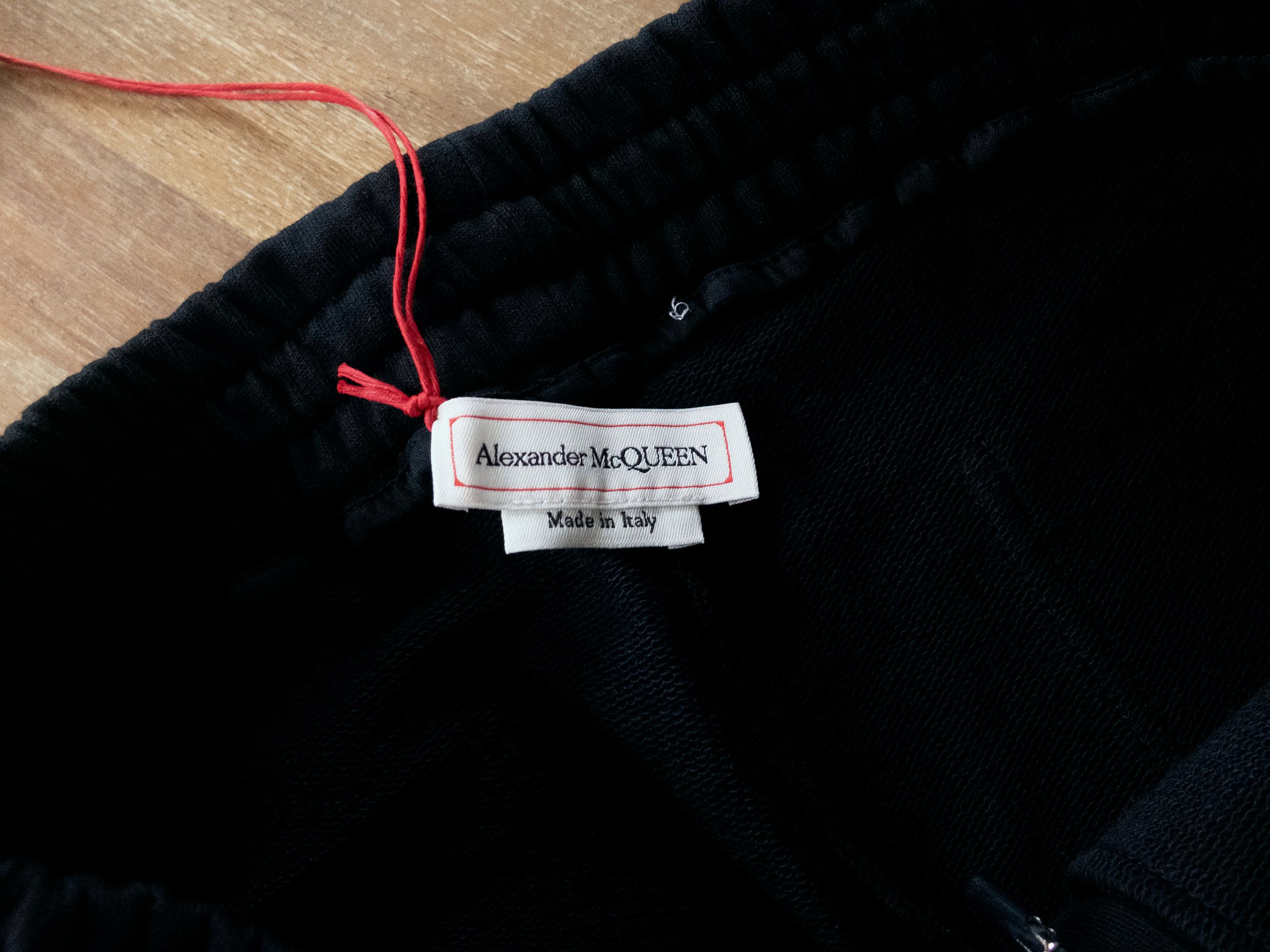 Alexander McQueen ALEXANDER MCQUEEN red black twisted stripe jogger sweatpants Size US 32 / EU 48 - 9 Thumbnail