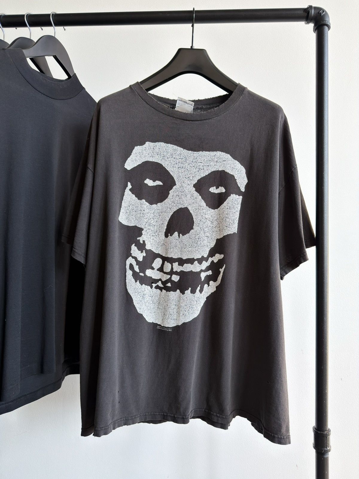 Band Tees Vintage 2000s Faded Thrashed Grunge Erd Misfits Band Tee Size US XL / EU 56 / 4 - 2 Thumbnail