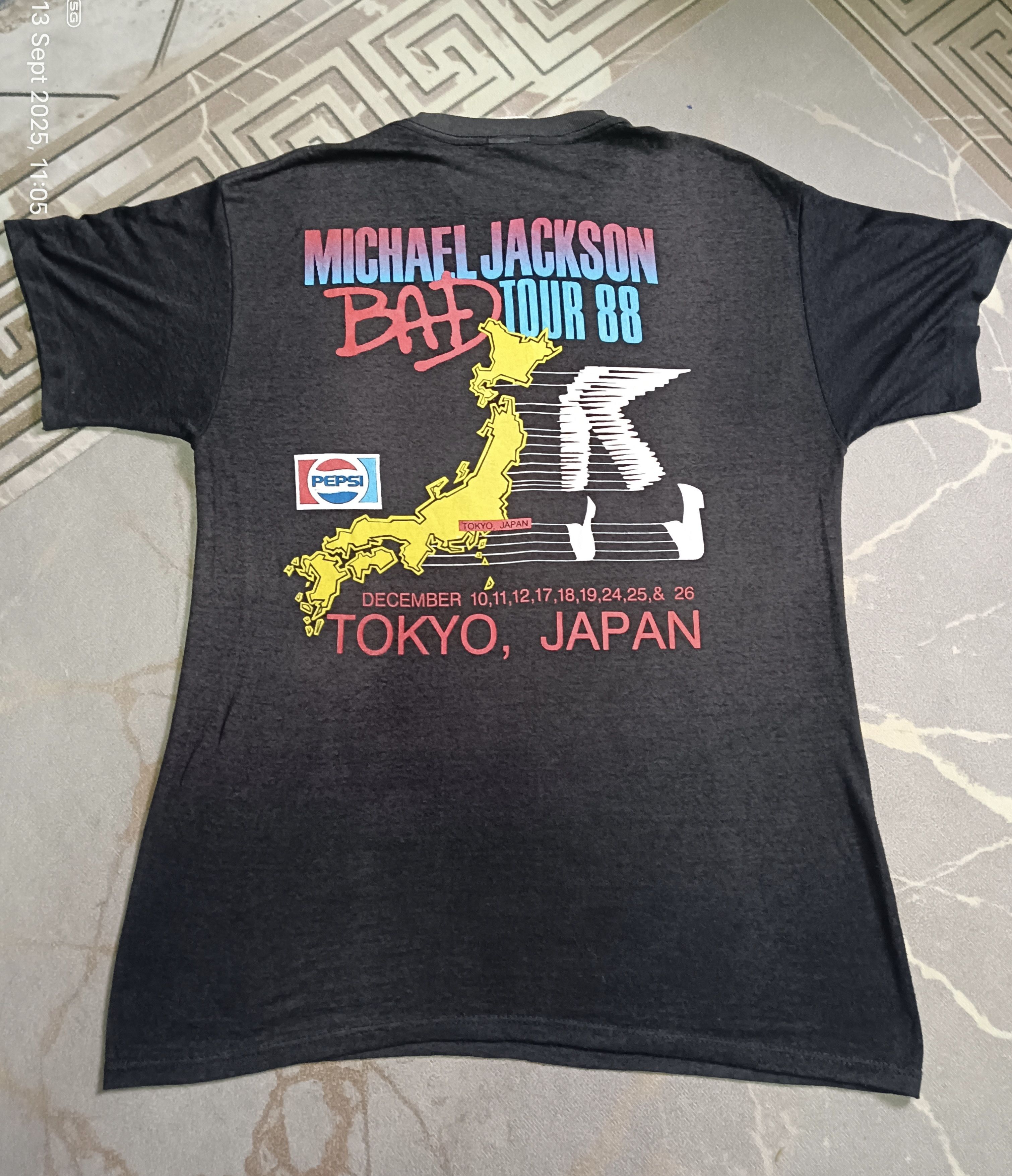 Michael Jackson VINTAGE MICHAEL JACKSON TOUR TEE Size US M / EU 48-50 / 2 - 10 Thumbnail