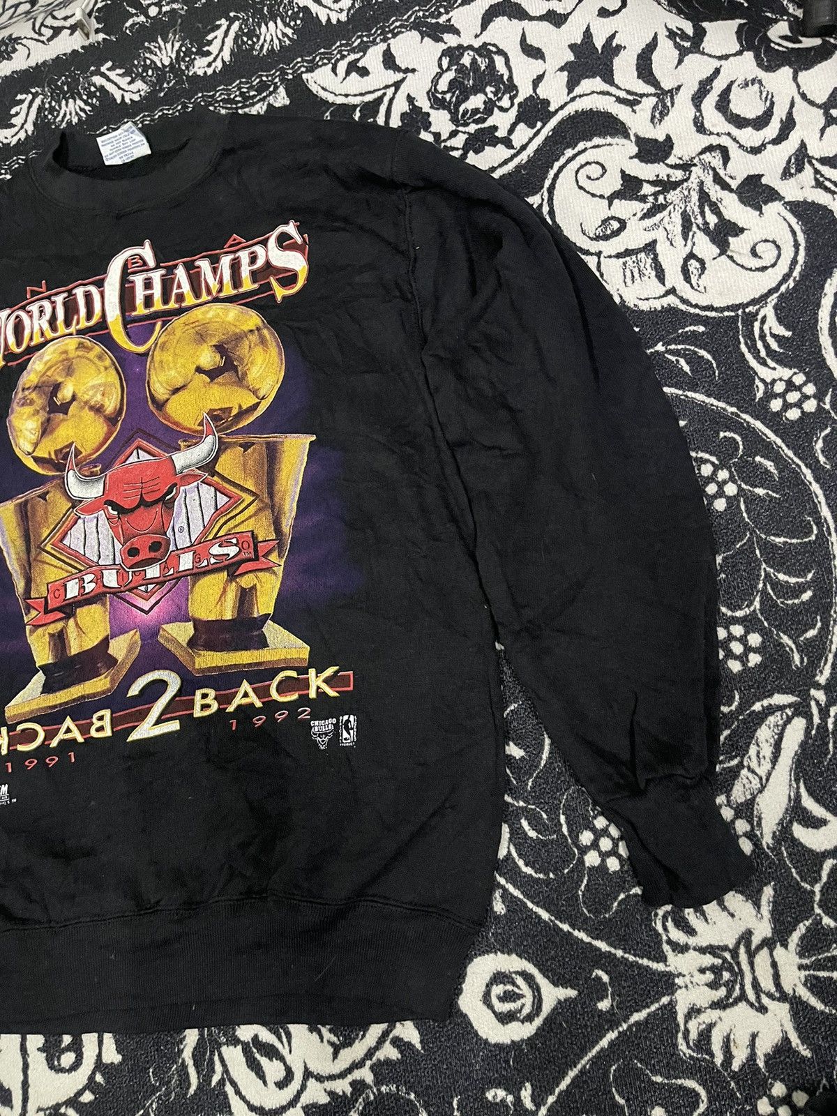 NBA 1991/1992 BACK TO BACK CHAMPION CHICAGO BULLS SWEATSHIRT Size US M / EU 48-50 / 2 - 4 Thumbnail