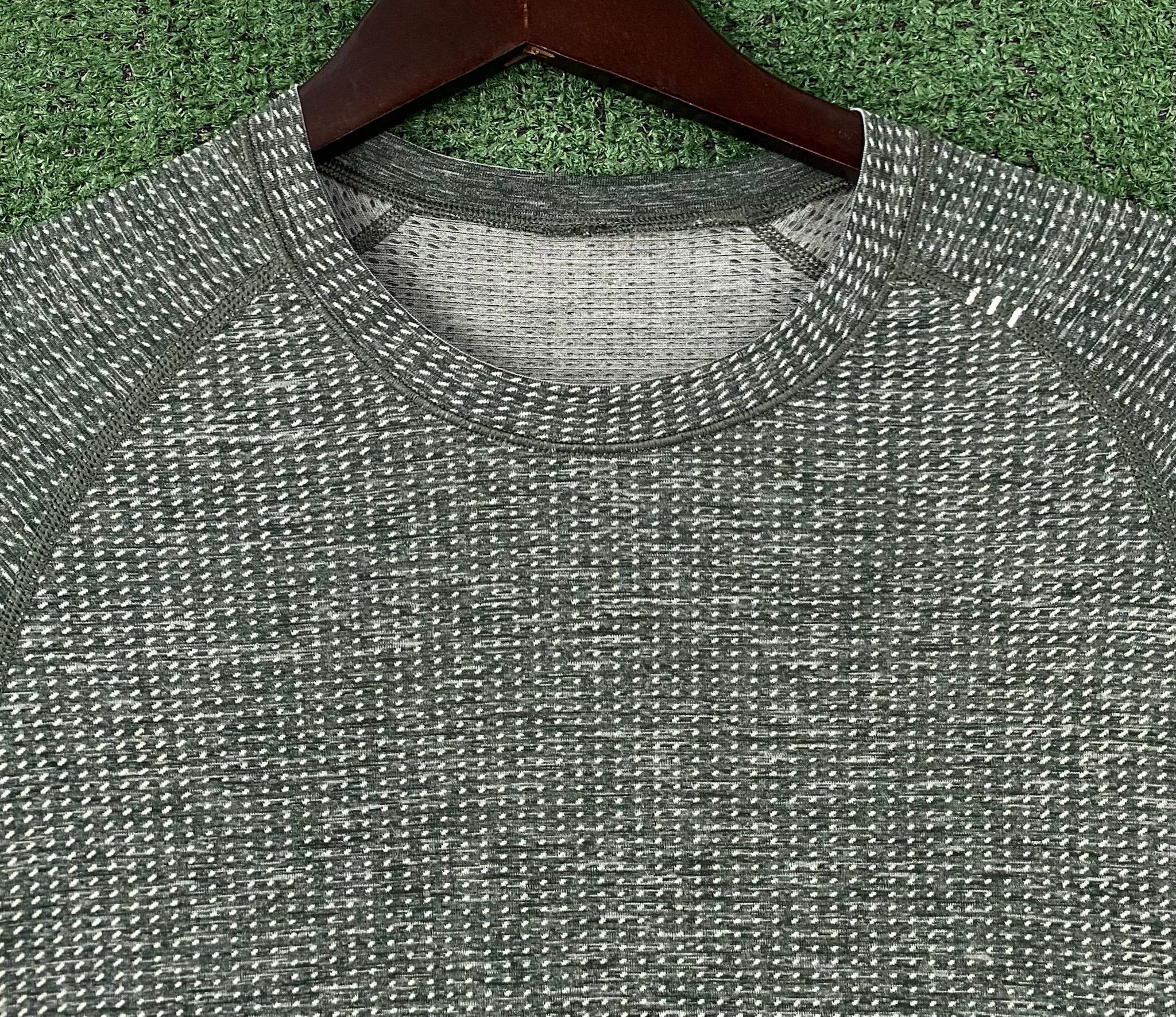 Lululemon Lululemon Metal Vent Tech 2.5 Green Short Sleeve Shirt XS Size US XS / EU 42 / 0 - 2 Thumbnail