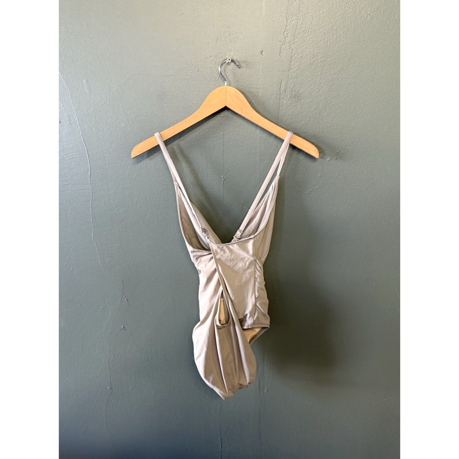 Vintage La Blanca One Piece Women’s Beige Island Goddess Back Size 6 Tropical Tummy Control Cross Back Straps V-Neck, Regular, 6 Size ONE SIZE - 2 Thumbnail