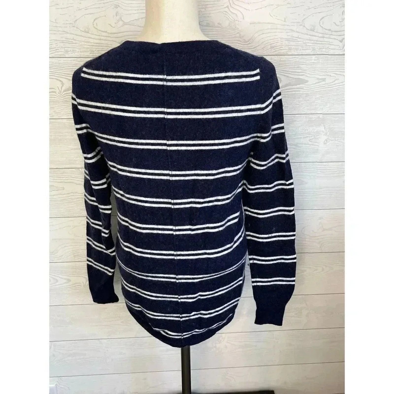 Gap GAP Navy striped v-neck long sleeve sweater, Size Small Size S / US 4 / IT 40 - 2 Thumbnail