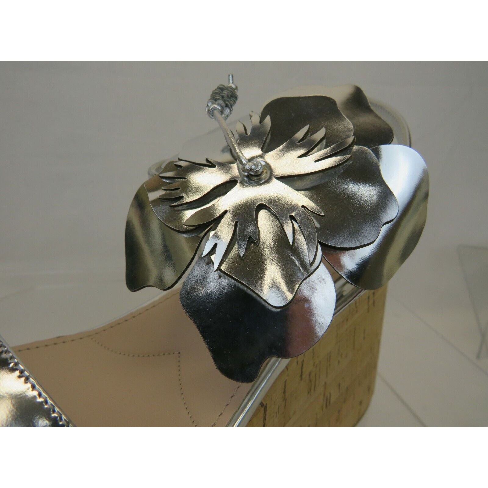 Miu Miu 5XZ346 SILVER POLISHED LEATHER FLOWER PLATFORM SANDALS 38.5 Size US 8.5 / IT 38.5 - 7 Thumbnail