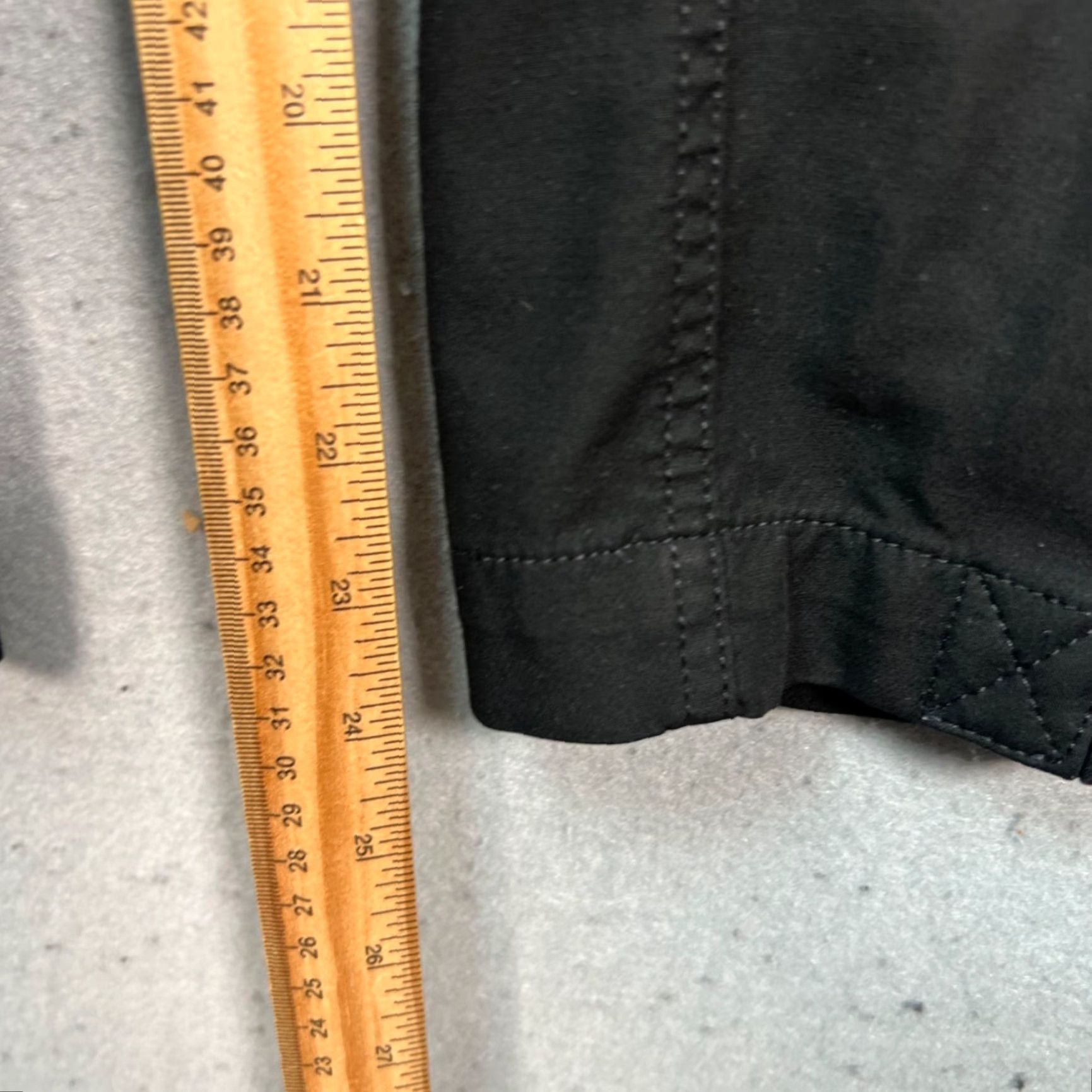 Banana Republic Banana Republic Black Cargo Pants Belted Waist Womens Size 0 Pants Black Cargo Women's 0 Belted Pockets Tapered Inseam 25 High Rise Vintage No Size 25" / US 0 / IT 36 - 7 Thumbnail
