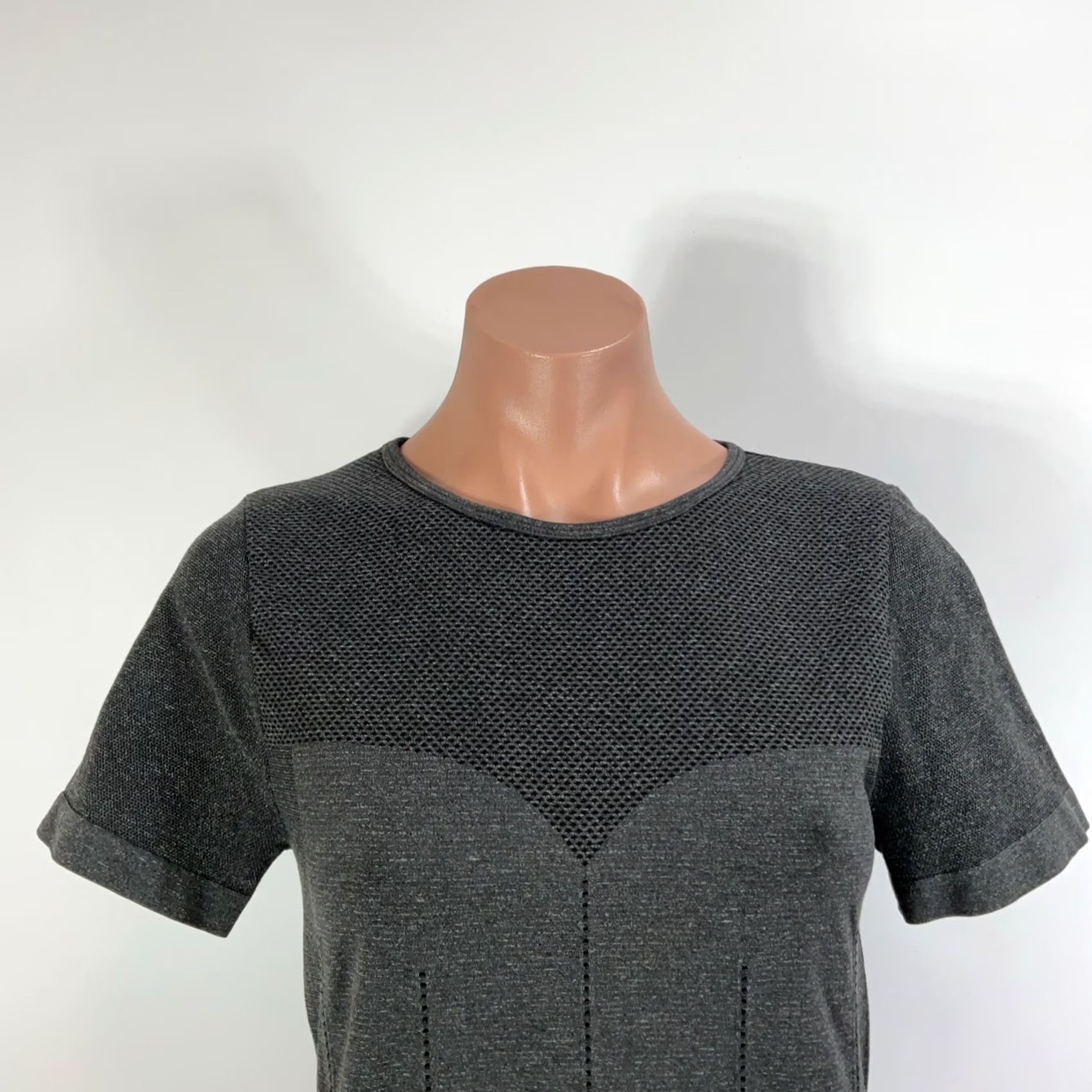 Fabletics VINTAGE Fabletics Delta Seamless Short-Sleeve Tee Top Dark Grey/Vanilla Large Womens Size L / US 10 / IT 46 - 5 Thumbnail