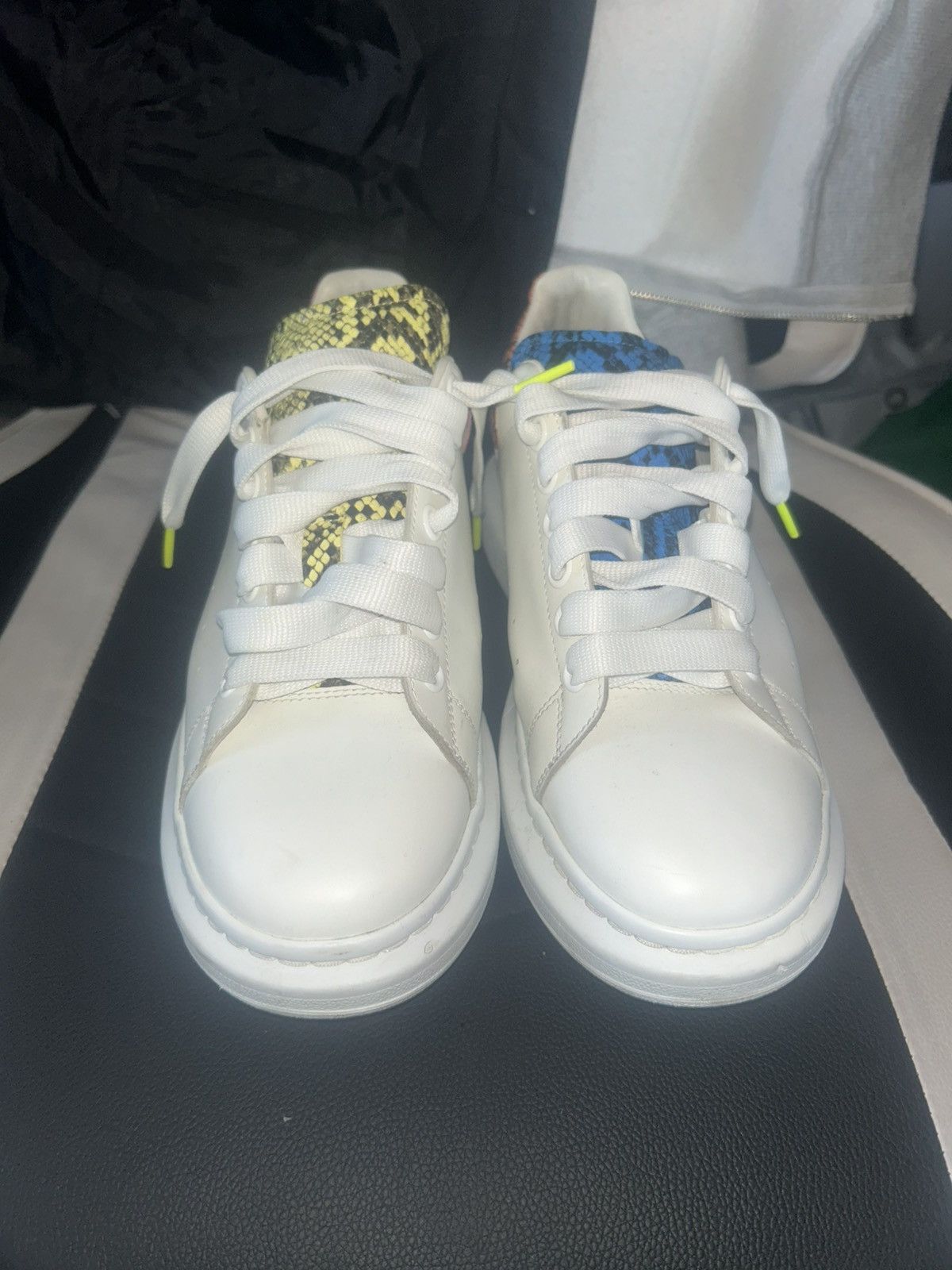 Alexander McQueen Alexander McQueen Oversized Sneaker 'White Multi Snake Print Size US 9 / EU 42 - 1 Thumbnail