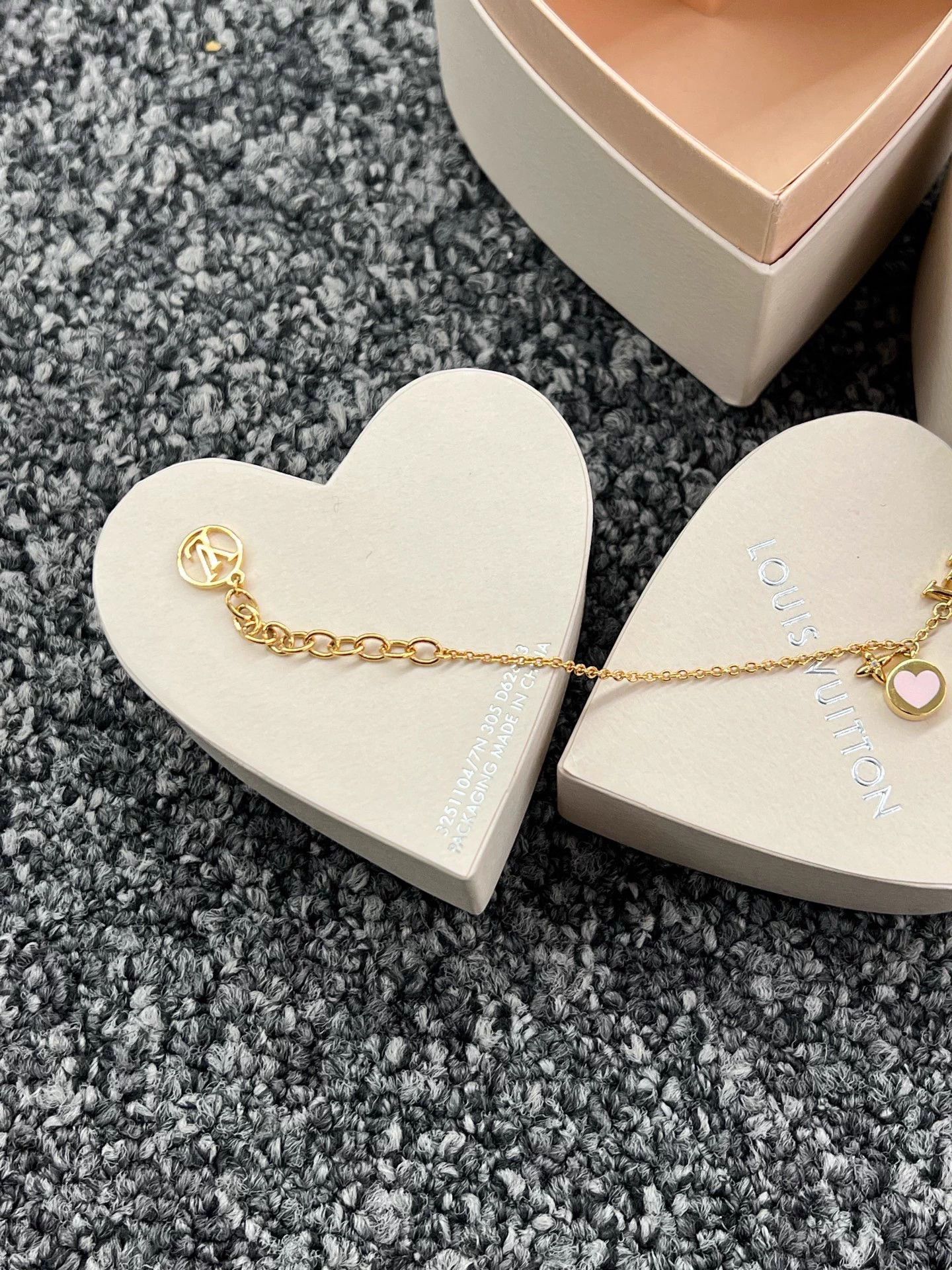 Louis Vuitton LV 25th Valentine Heart Bracelet Full Set Size ONE SIZE - 4 Thumbnail