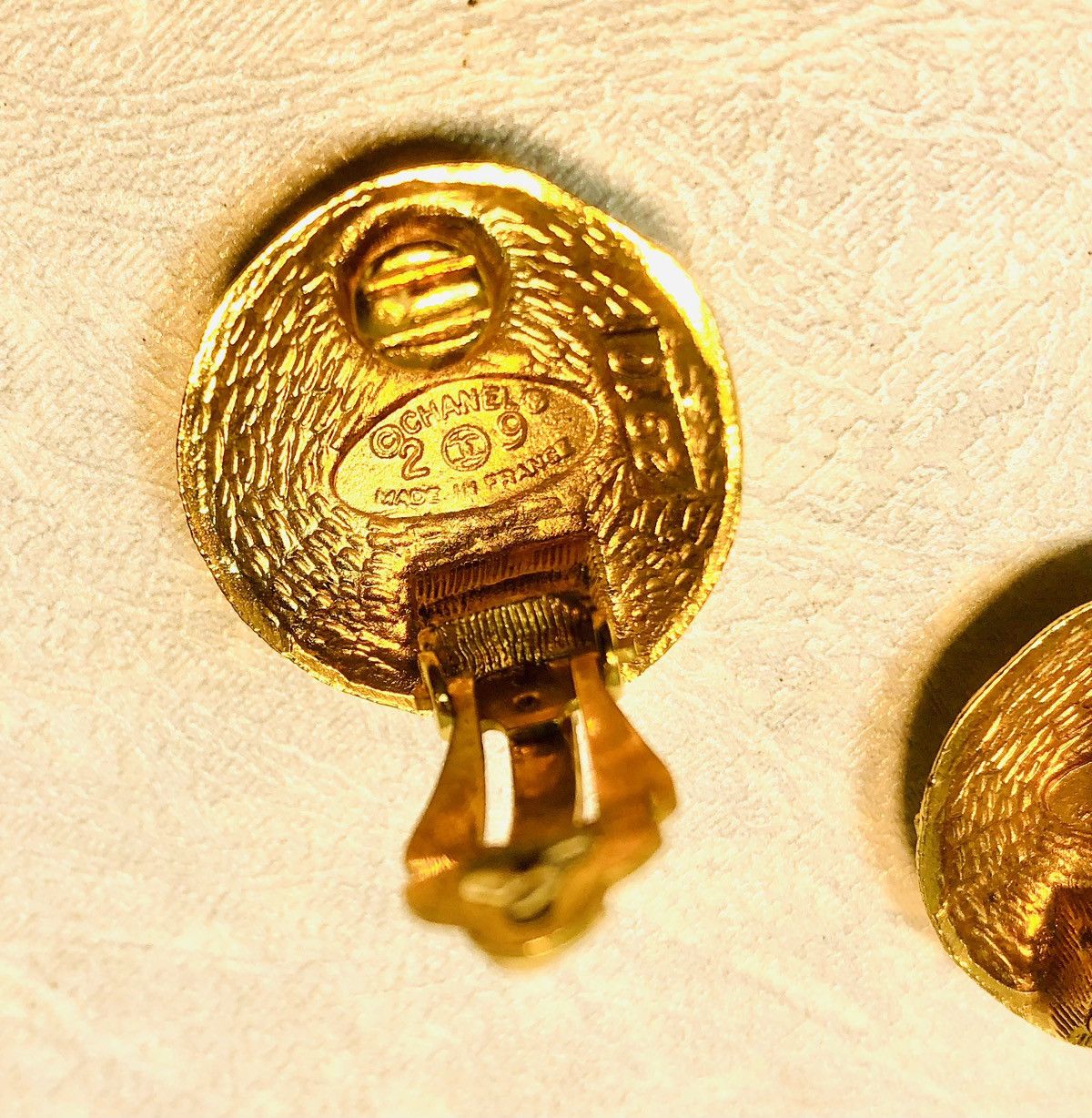 Chanel Chanel earing coco mark clip on gold comet numeral 29 Size ONE SIZE - 4 Thumbnail