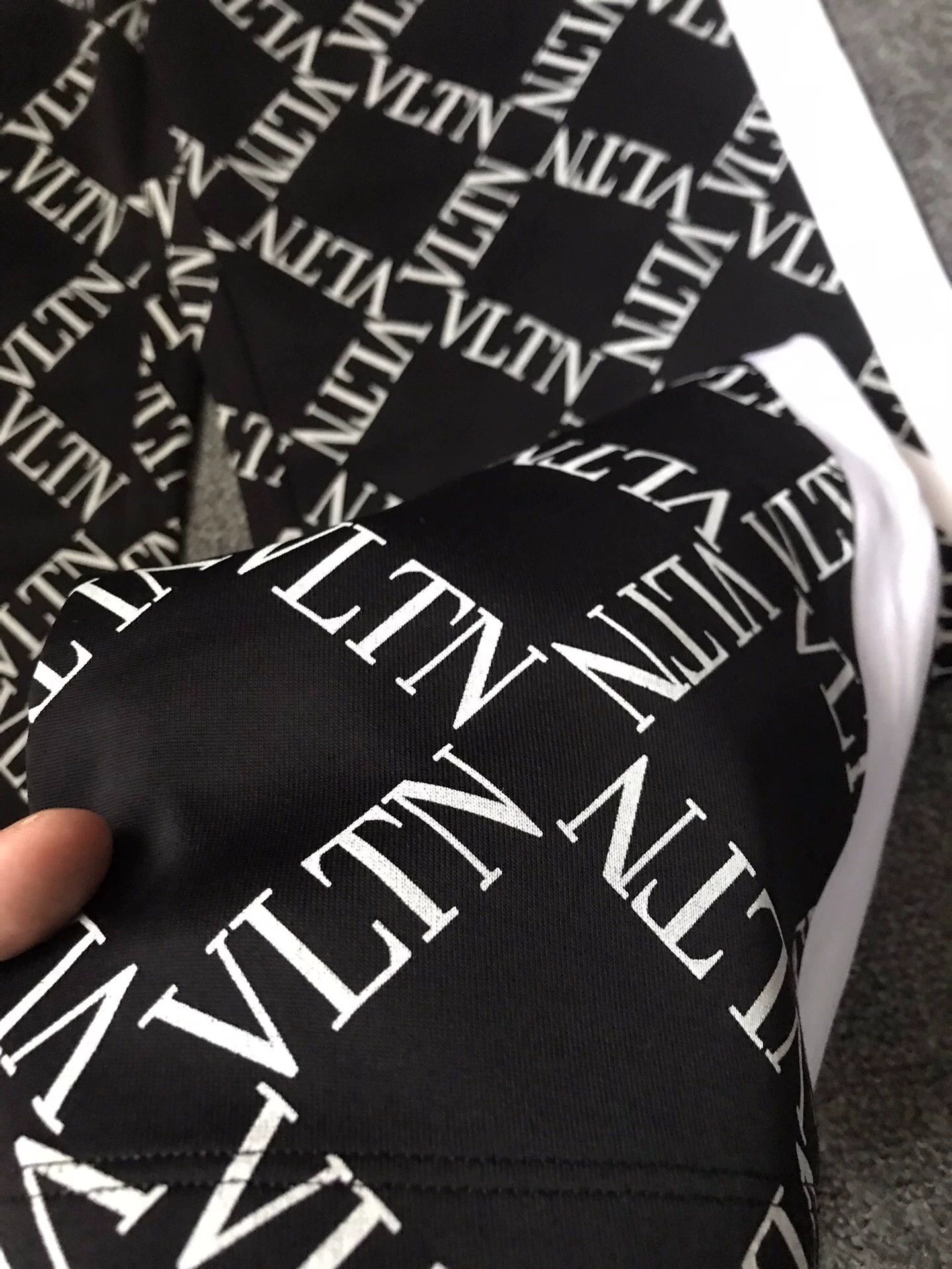 Valentino Valentino Drawstring Waist Zip Cuff VLTN Print Pants Size L Size US 34 / EU 50 - 4 Thumbnail