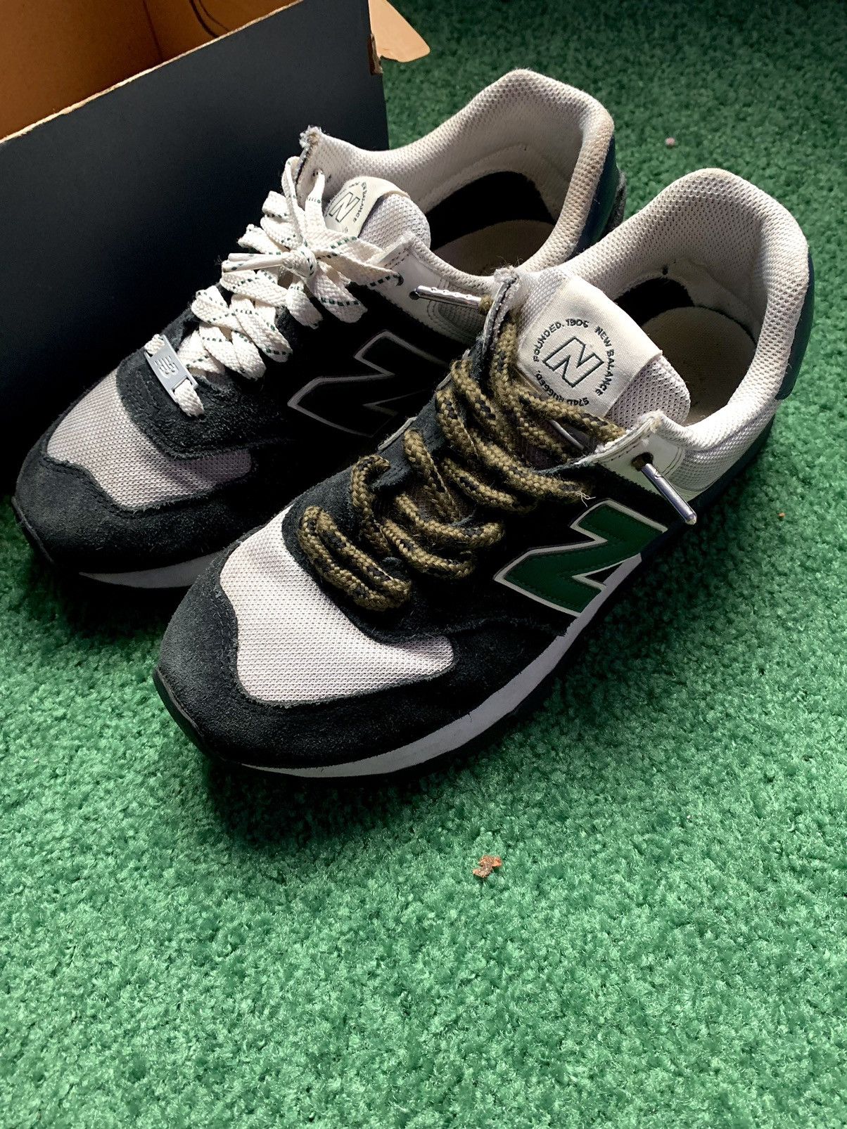 New Balance Black and Green New Balance 574 Size US 9 / EU 42 - 2 Thumbnail