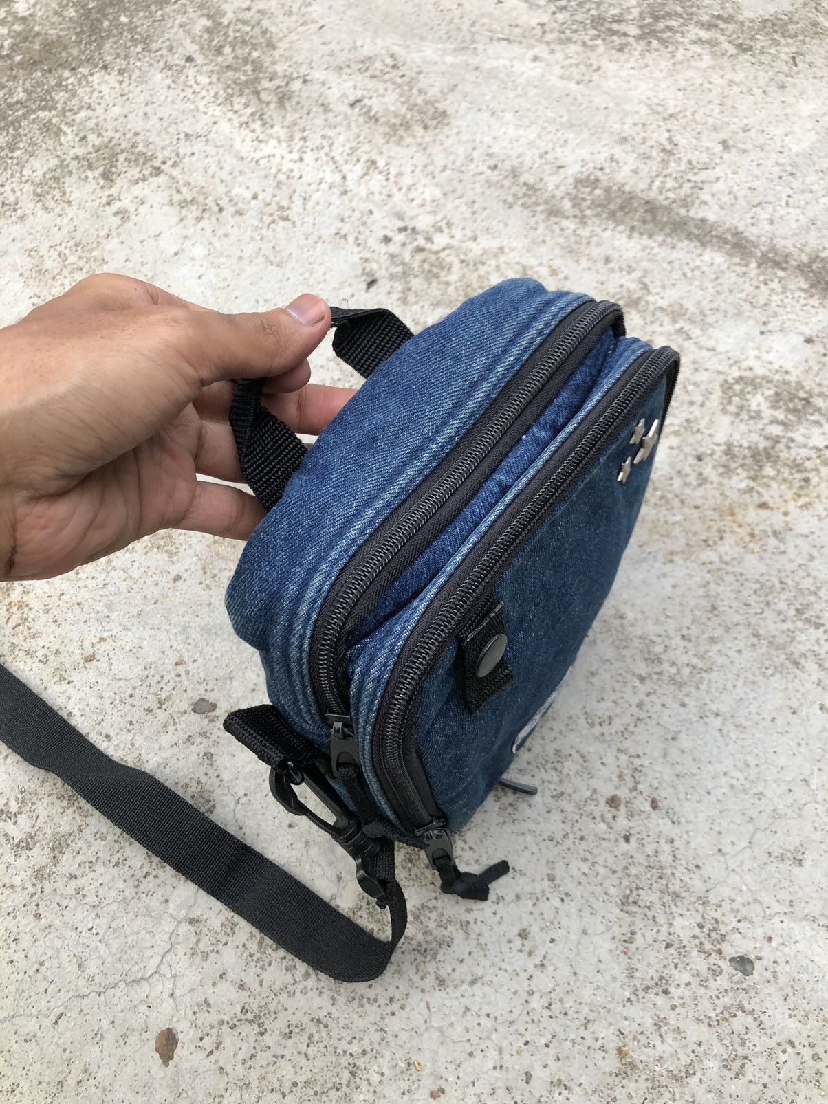 HOLLYWOOD RANCH MARKET DENIM SLINGBAG BY CASE LOGIC X HR MARKET Size ONE SIZE - 4 Thumbnail