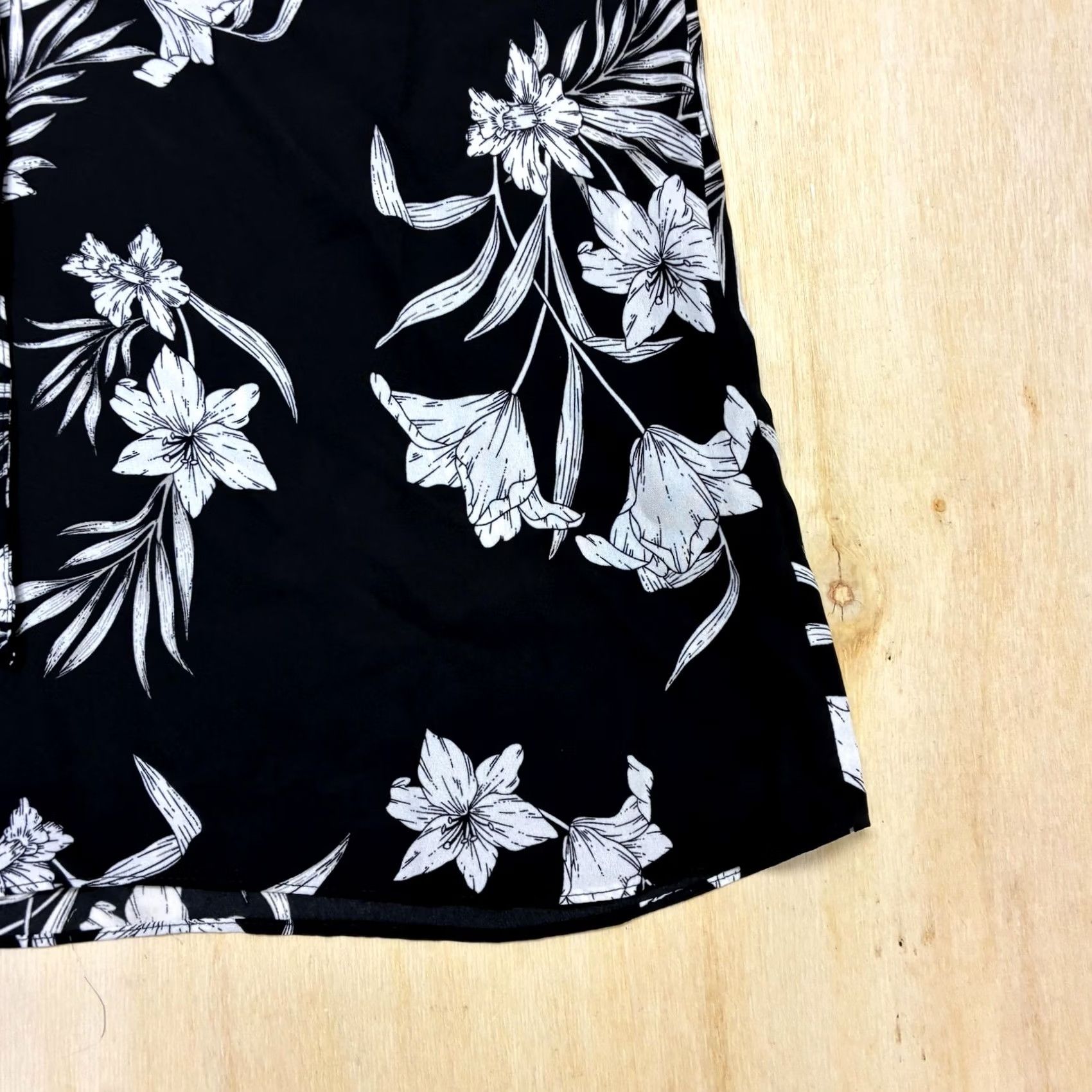 Vintage Premise Blouse Womens Small Black Floral Collared Sleeveless Lightweight Top Size S / US 4 / IT 40 - 2 Thumbnail