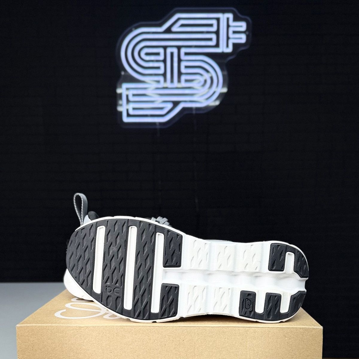 Loewe × On Loewe x On Cloud Size US 5 / EU 37 - 5 Thumbnail