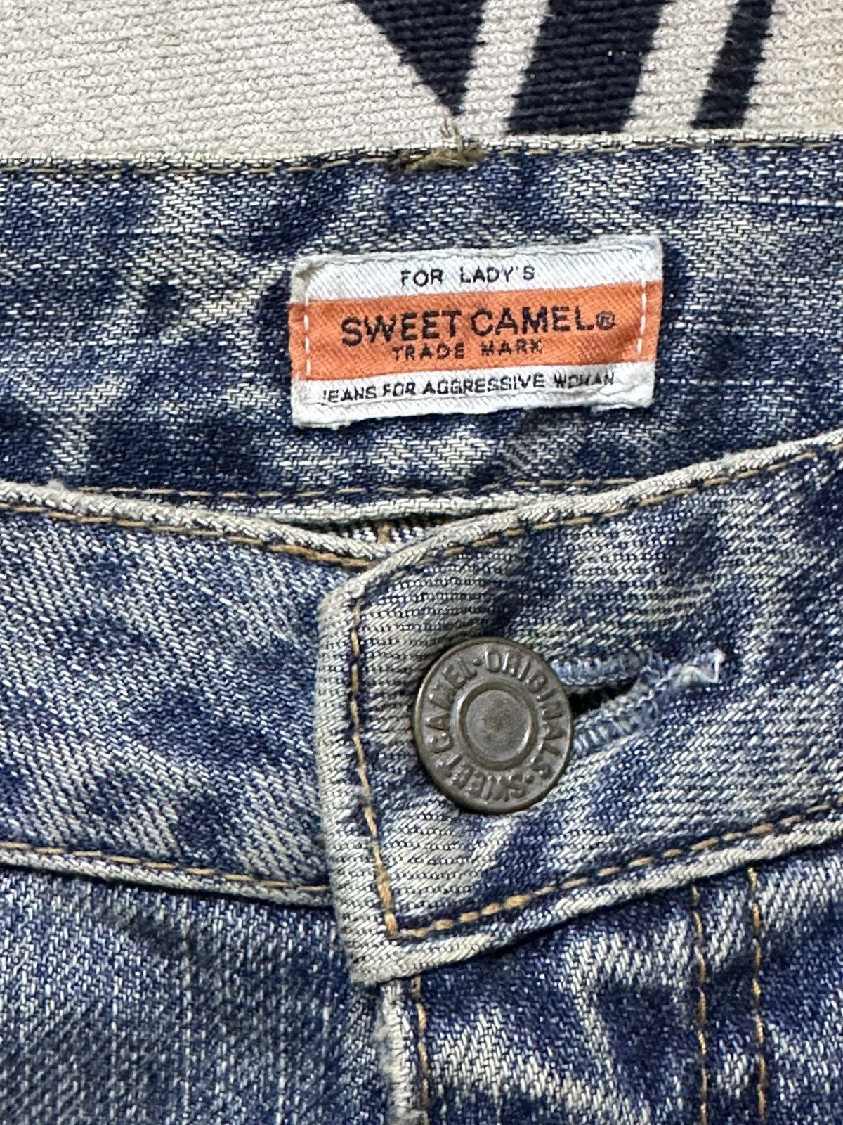 Le Grande Bleu (L.G.B.) Vintage Sweet Camel Flare Faded Denim Size US 31 - 8 Thumbnail
