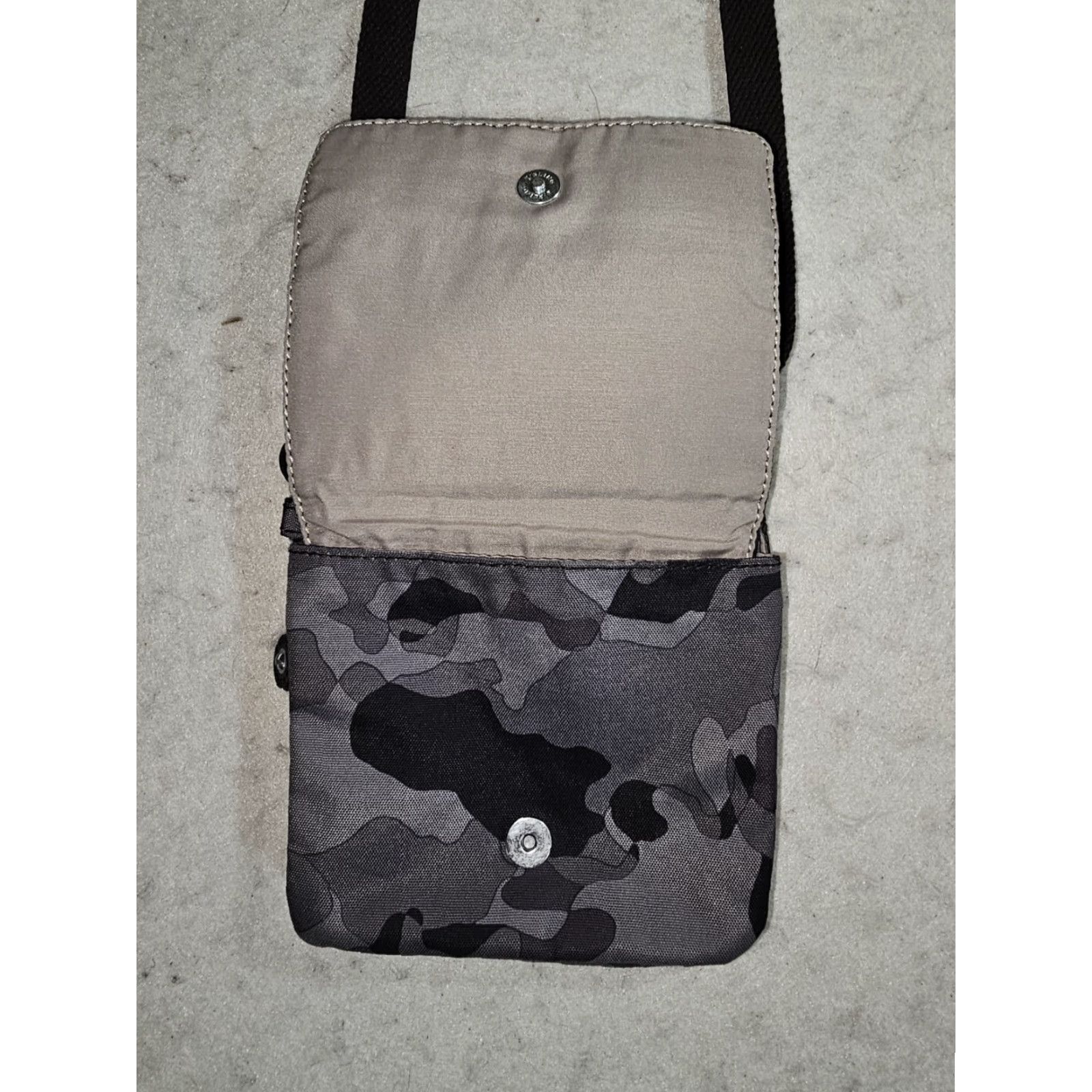 Vintage Kipling Signature Camo Fog Eldorado Gray Black Nylon Crossbody Travel Bag - Small Women Gray Camouflage Modern 90s? Size ONE SIZE - 4 Thumbnail