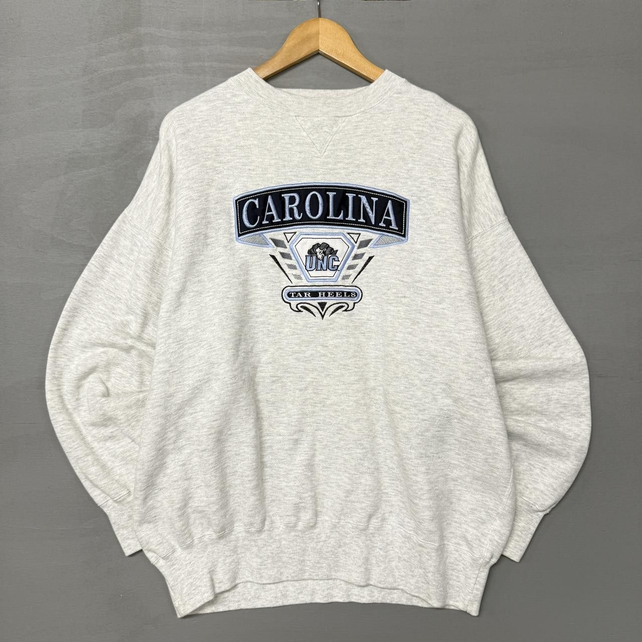 Vintage North Carolina Tar Heels Embroidered Sweatshirt Size XL Size US XL / EU 56 / 4 - 1 Thumbnail