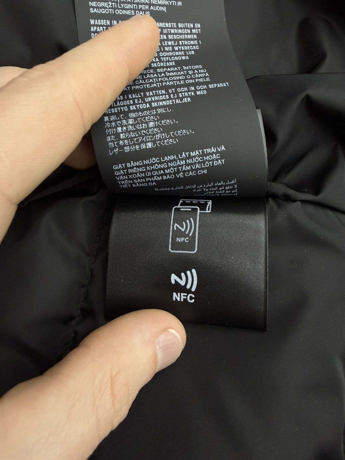 Prada Size M/48 - Prada Padded Re-Nylon Vest Size US M / EU 48-50 / 2 - 16 Thumbnail