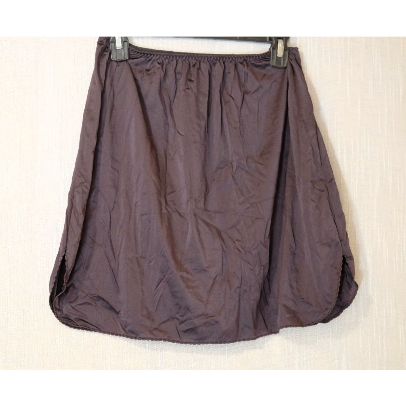 Vintage VINTAGE Vanity Fair Black Slip Skirt Womens XL Short Mini Scalloped Hem Slit Elastic Waist Nylon Side Slits 90s Womens Size 40" / US 18 - 2 Thumbnail