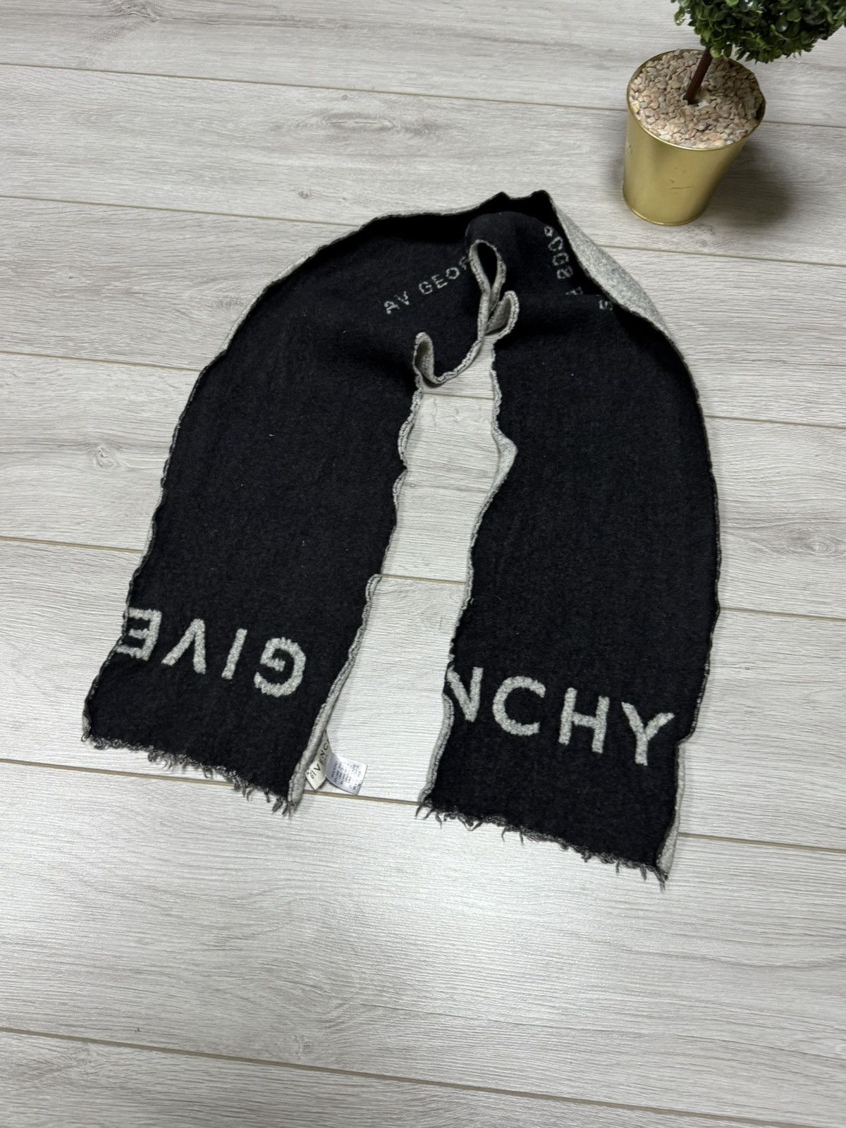 Givenchy Givenchy wool big logo spell out Paris fringed scarf Size ONE SIZE - 2 Thumbnail