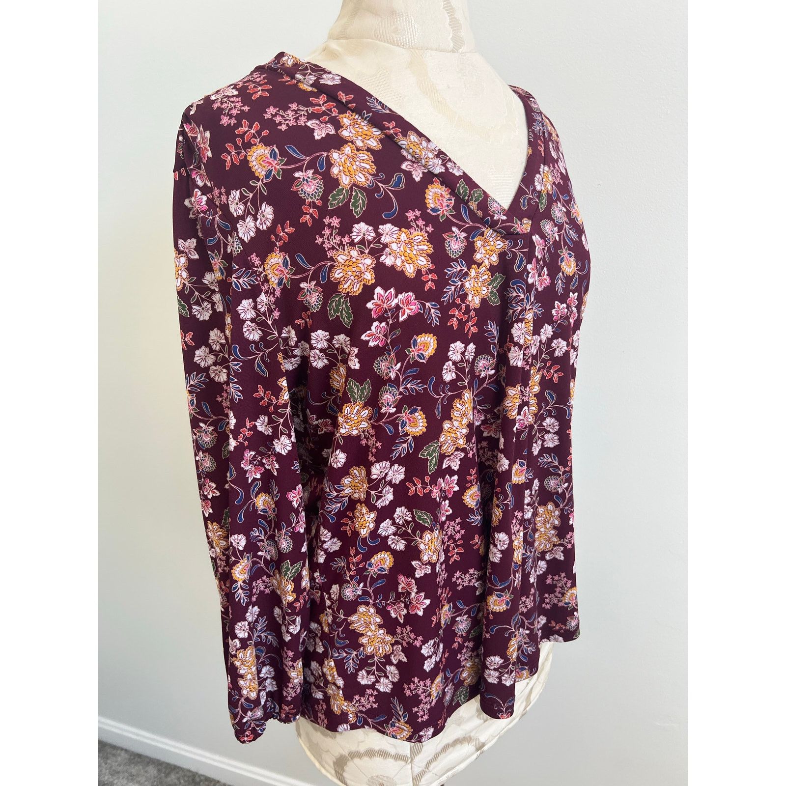 Vince Camuto Vince Camuto Floral Long Sleeve V-Neck Blouse Medium Size M / US 6-8 / IT 42-44 - 2 Thumbnail