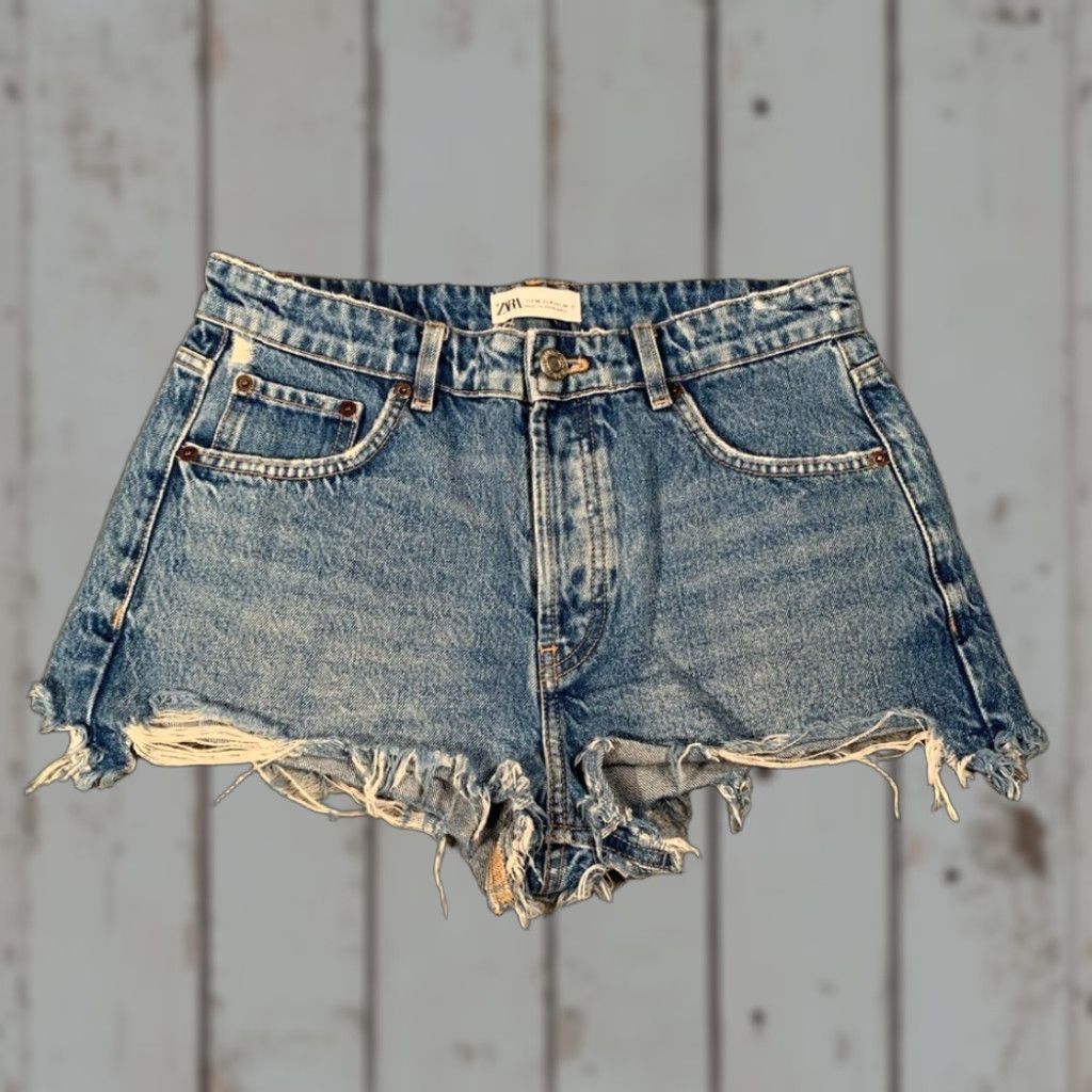 Zara Zara Denim Cut-Off Blue Women Shorts 4 Regular Blue Cut-Off Women Shorts 4 Zara Size 27" / US 4 / IT 40 - 1 Thumbnail